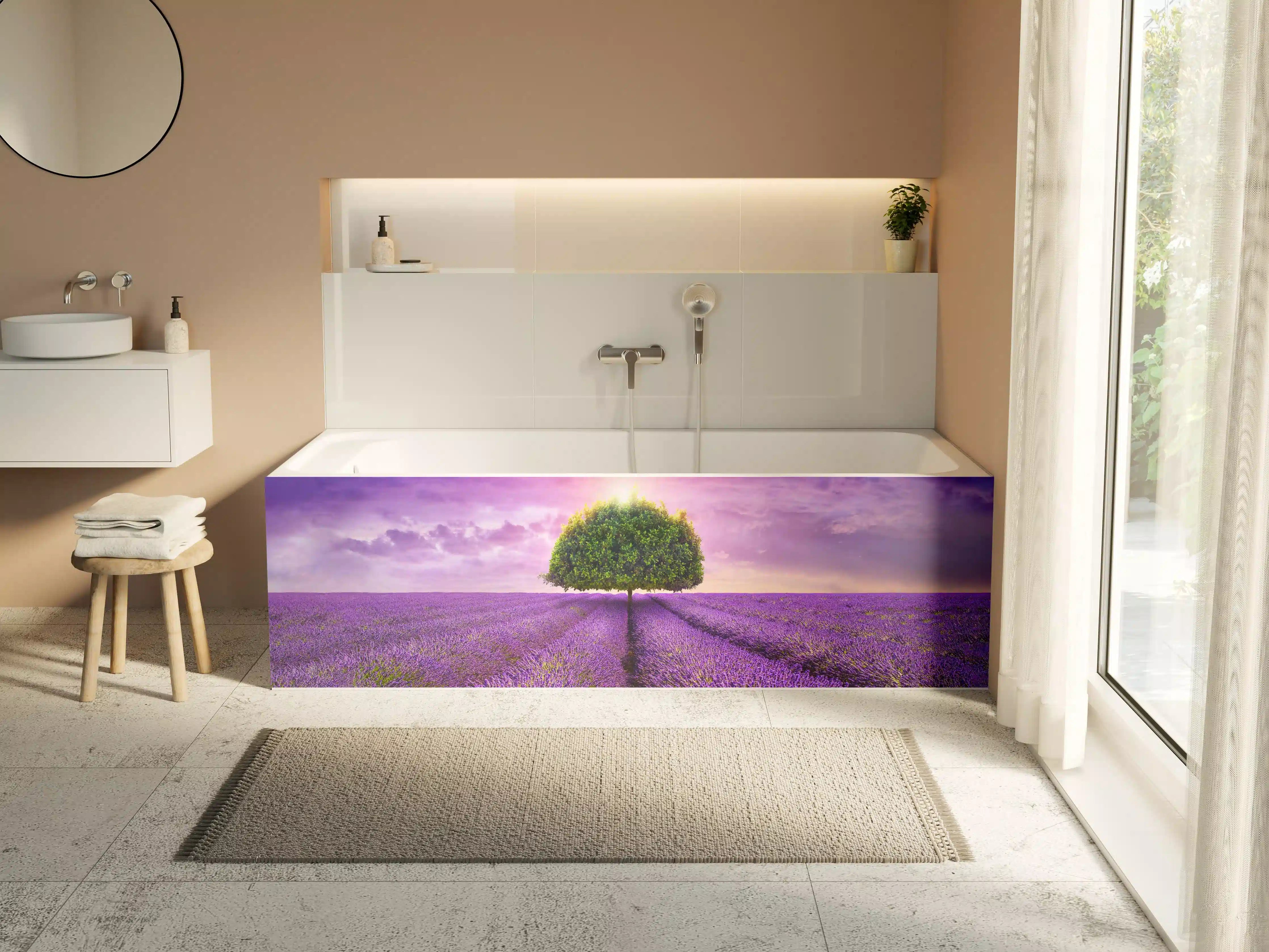 Badewannen-Rückwand - Baum im schönen lavendel Feld