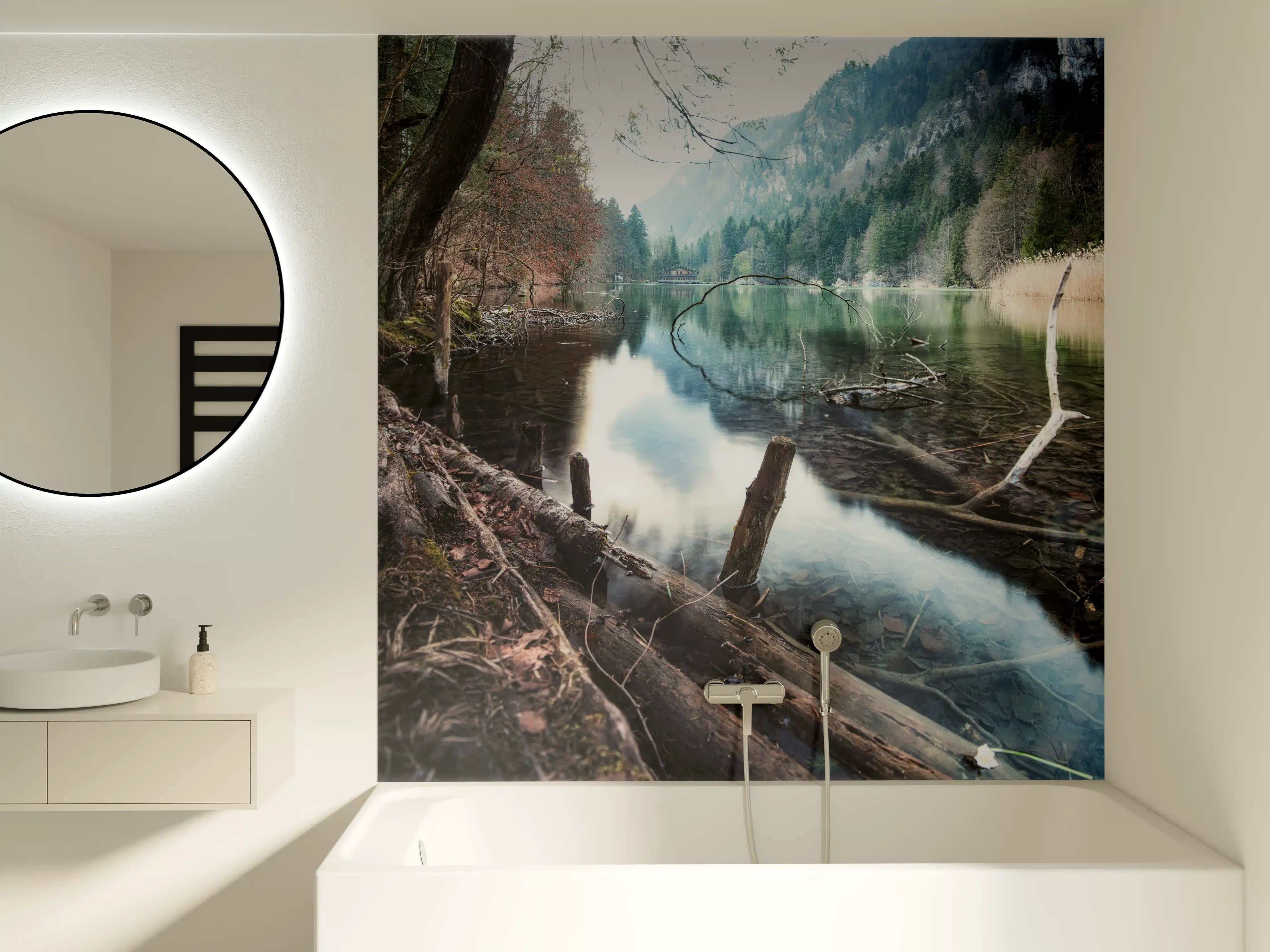 Badewannen-Rückwand - Bergsee im Kaskada Wald