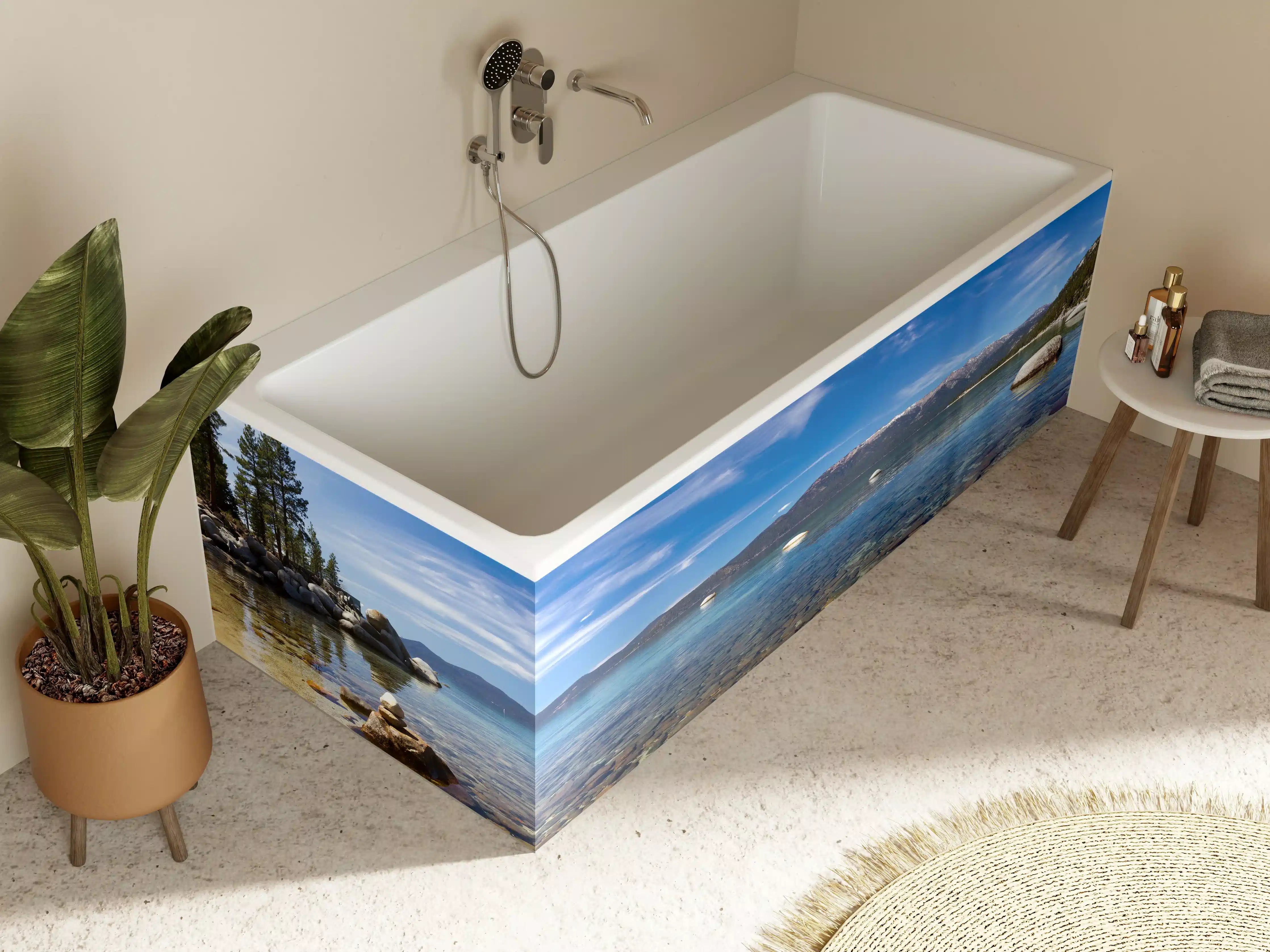 Badewannen-Rückwand - Bergsee mit klarer Wasseroberfläche unter wolkigem Himmel