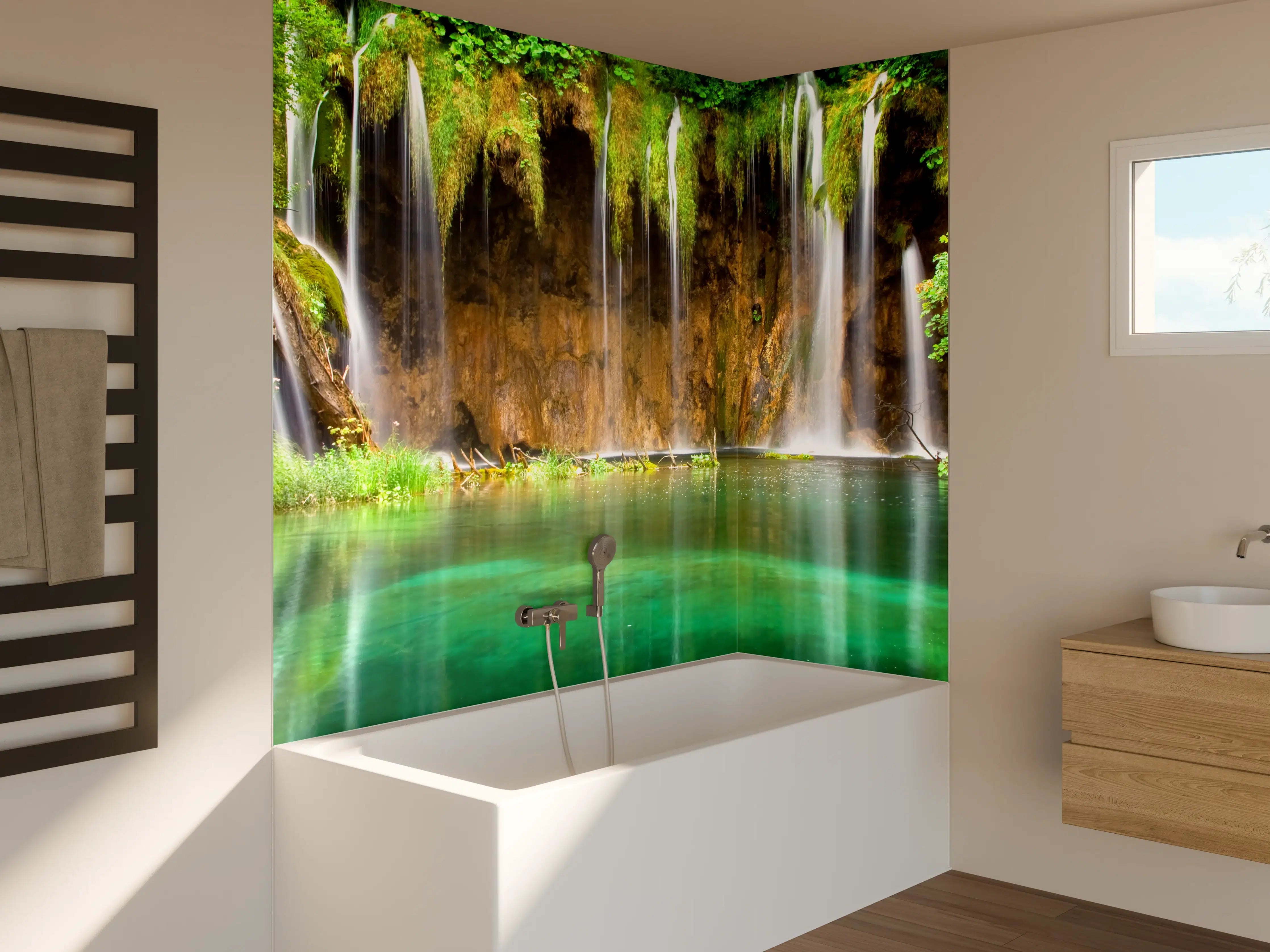Badewannen-Rückwand - Bezaubernder Wasserfall in grünem Wald