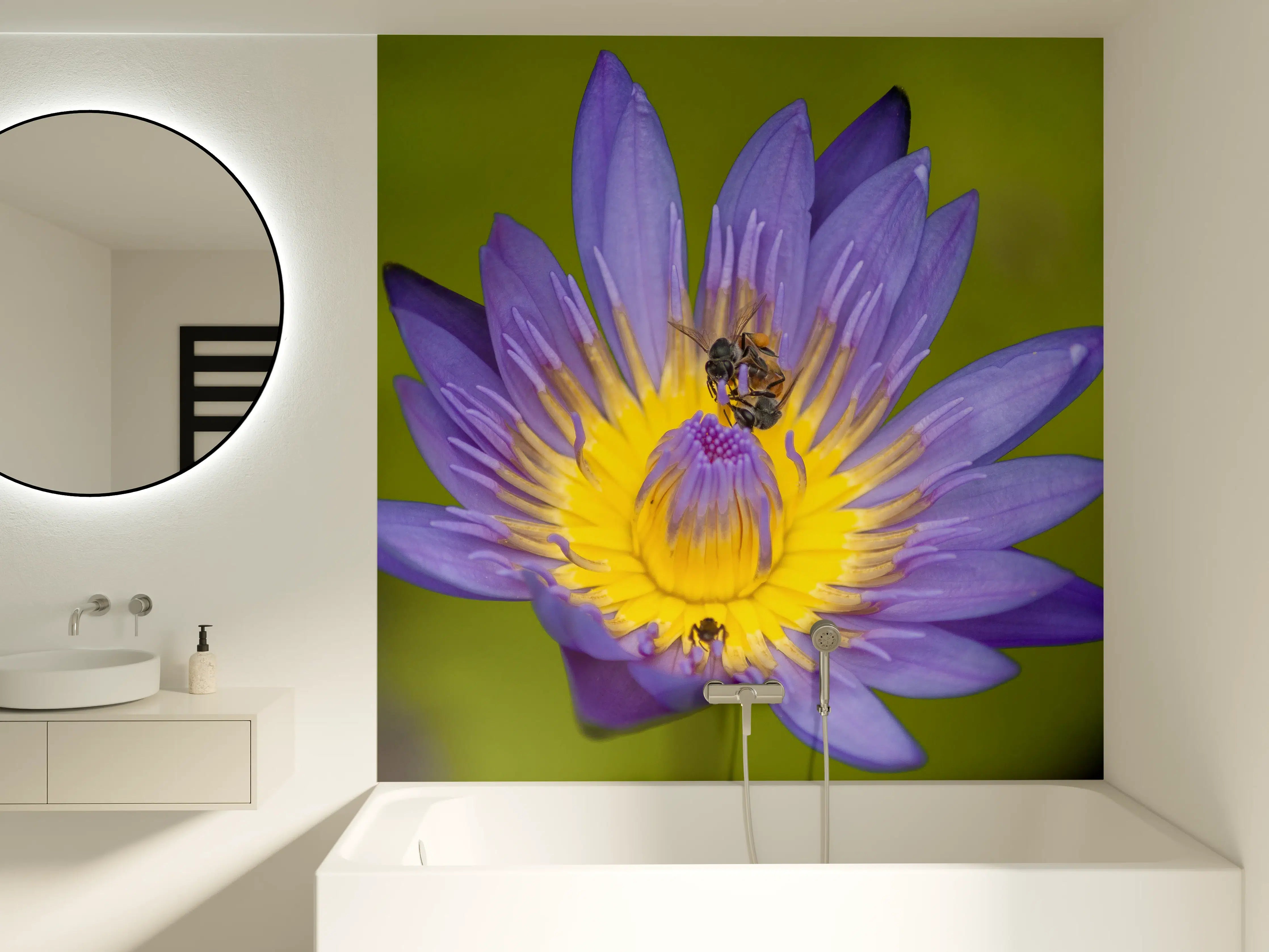 Badewannen-Rückwand - Biene sammelt Nektar