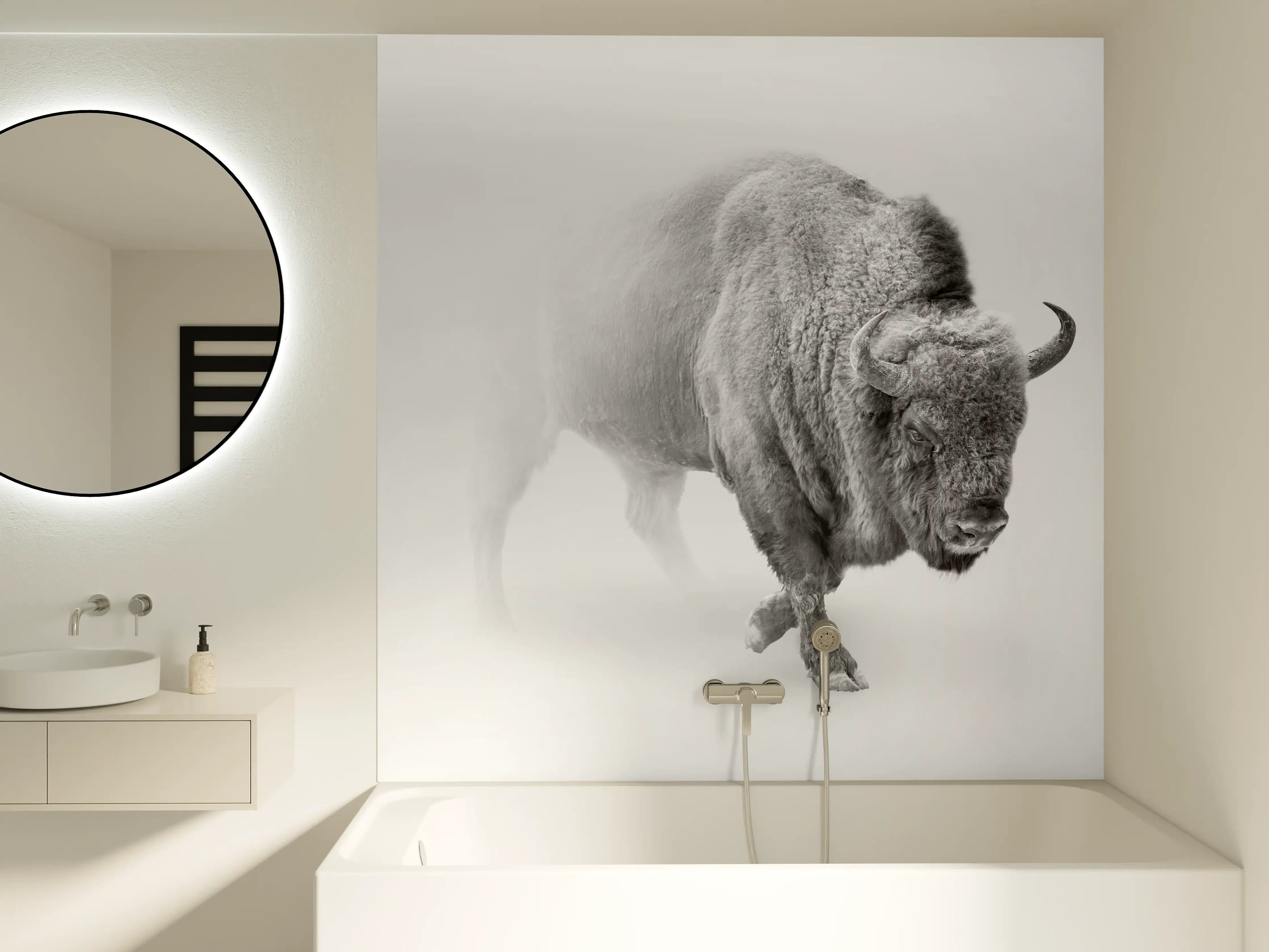 Badewannen-Rückwand - Bison Graustufenbild