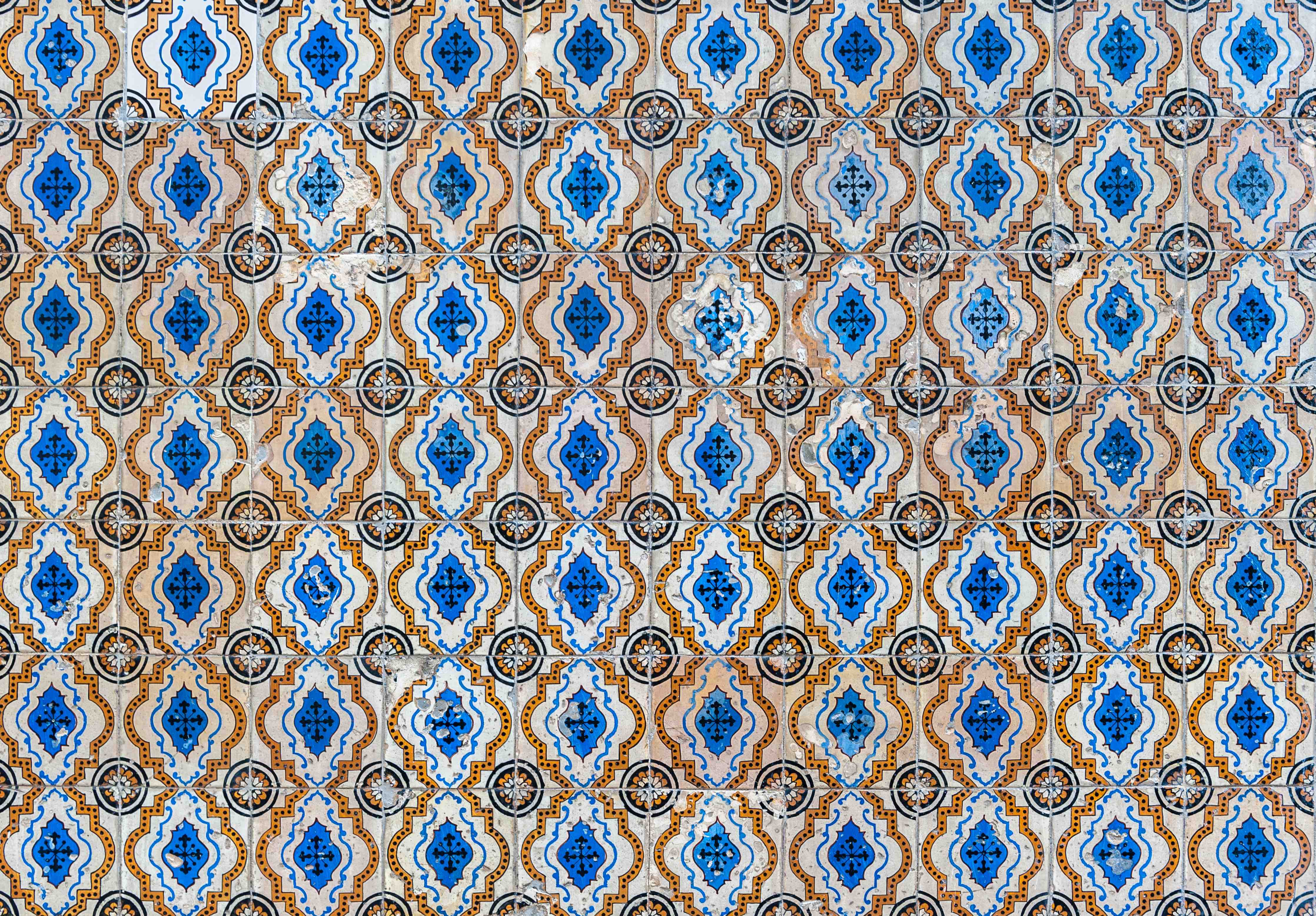 Badewannen-Rückwand-Blau-Weiß-Keramikfliesen im Vintage-Stil