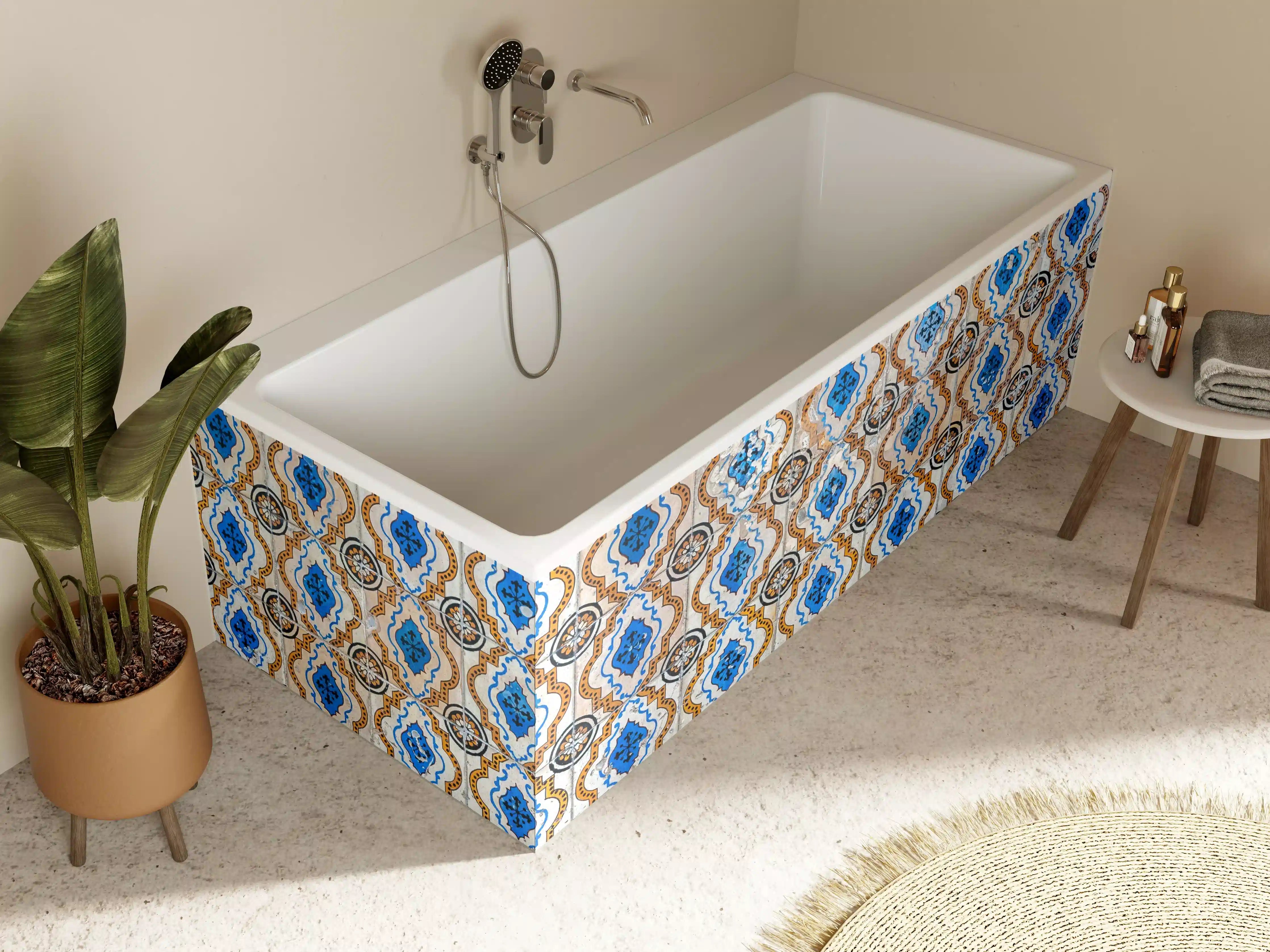 Badewannen-Rückwand - Blau-Weiß-Keramikfliesen im Vintage-Stil