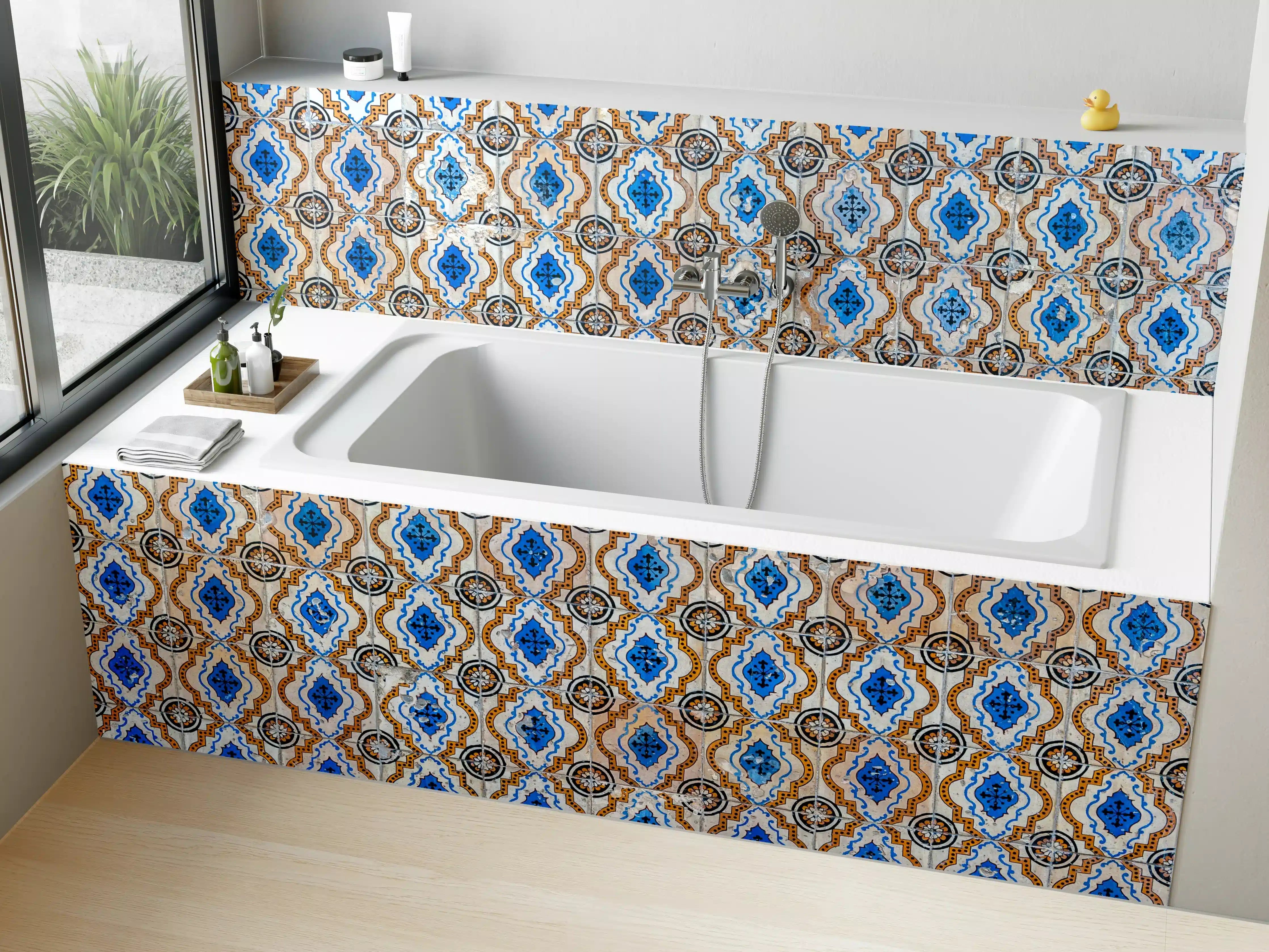 Badewannen-Rückwand - Blau-Weiß-Keramikfliesen im Vintage-Stil