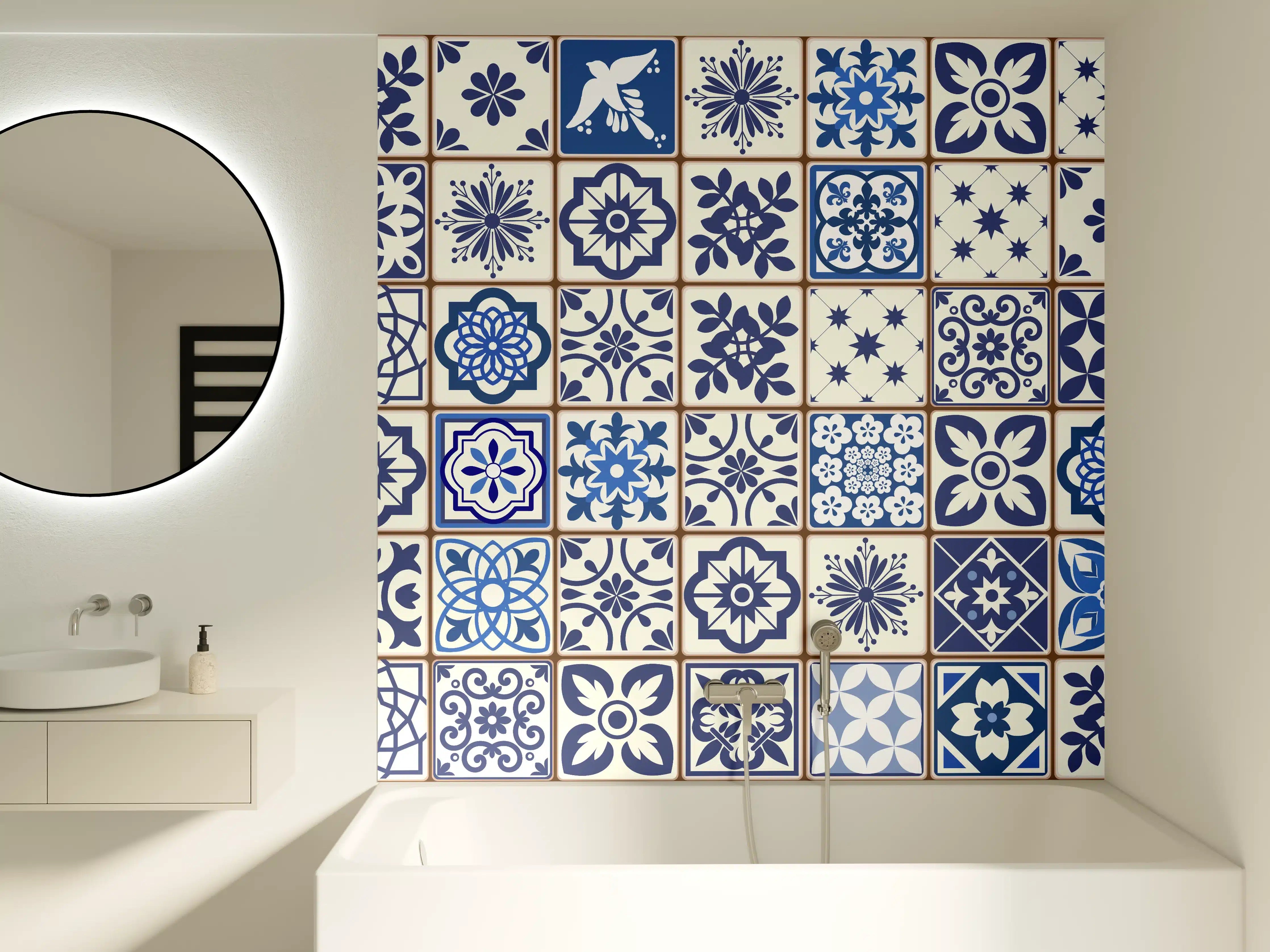 Badewannen-Rückwand - Blaue Keramik-Fliesen Muster