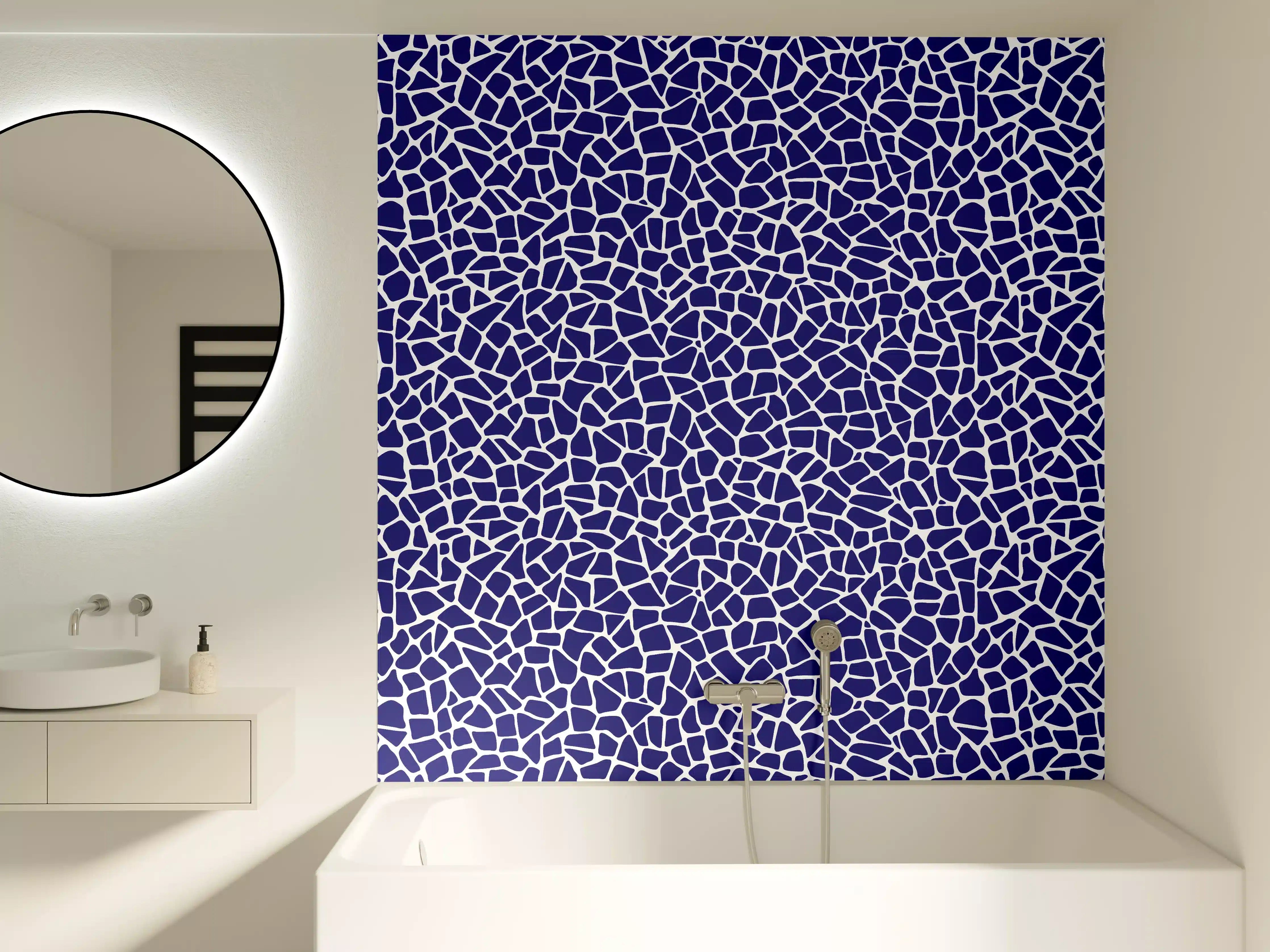Badewannen-Rückwand - Blaue Mosaikstruktur mit feinen Konturen