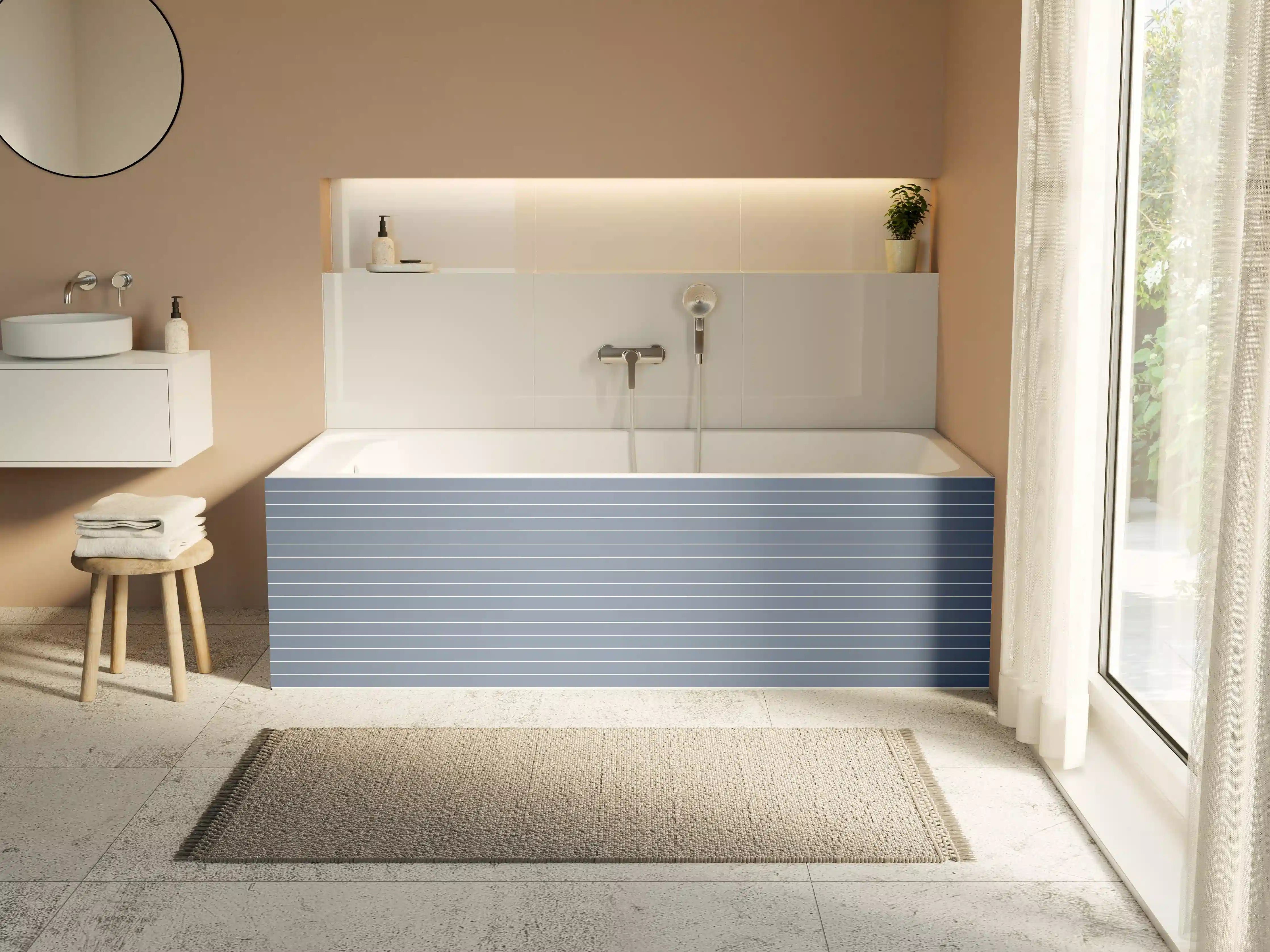 Badewannen-Rückwand - Blaue Streifen Wand mit Metallstruktur