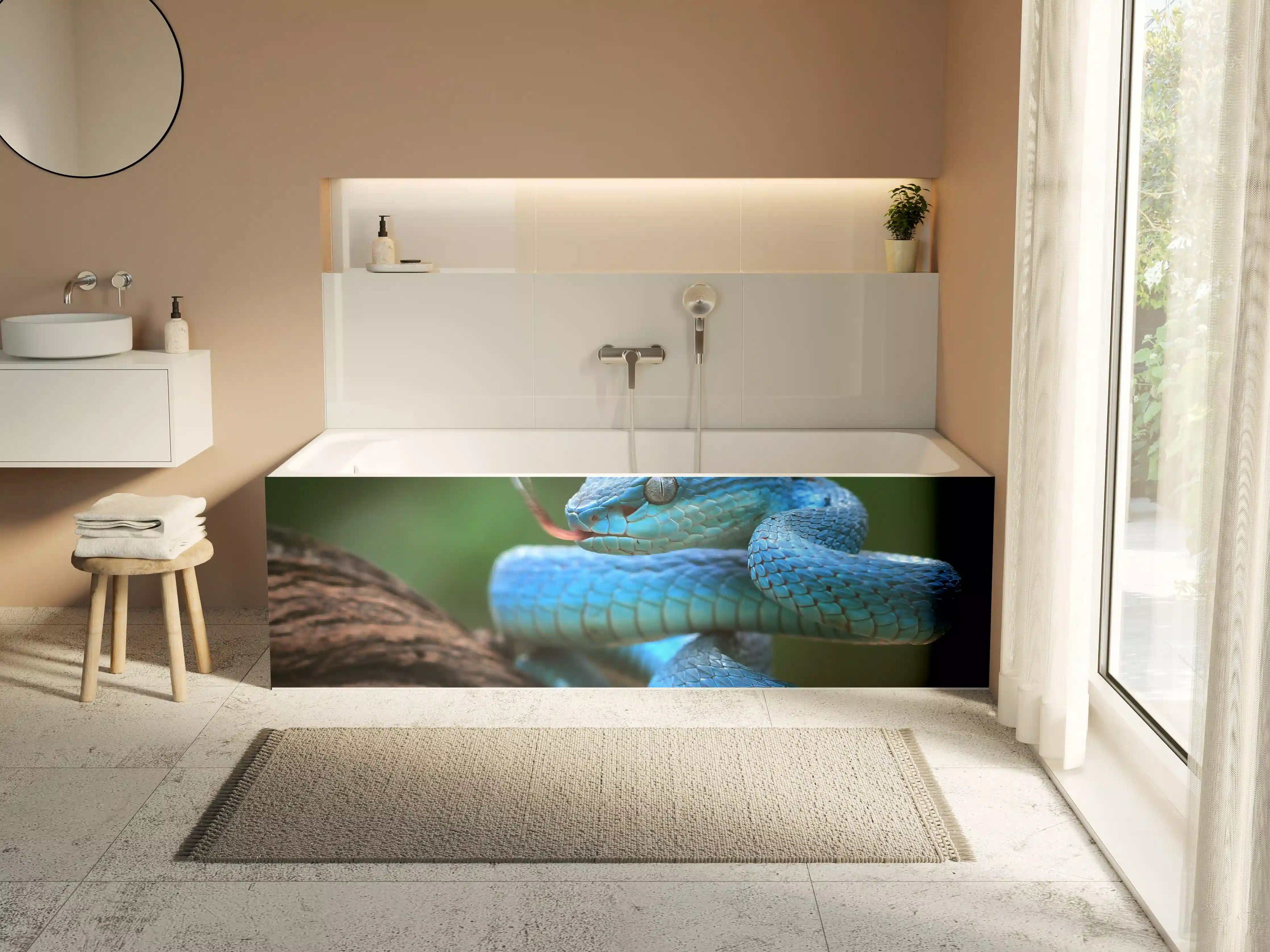 Badewannen-Rückwand - Blaue Viper Nahaufnahme