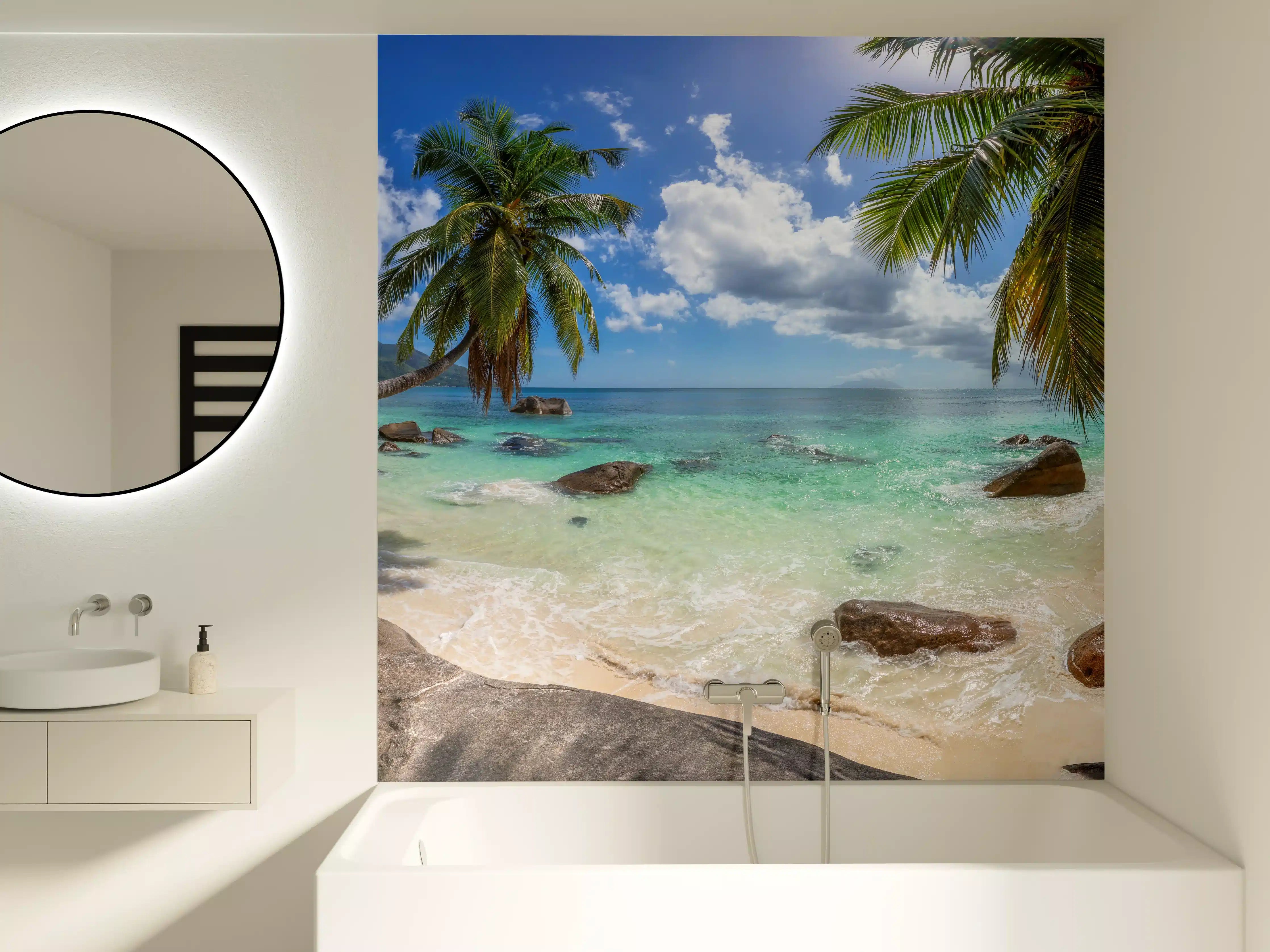 Badewannen-Rückwand - Blick auf den schönen tropischen Strand