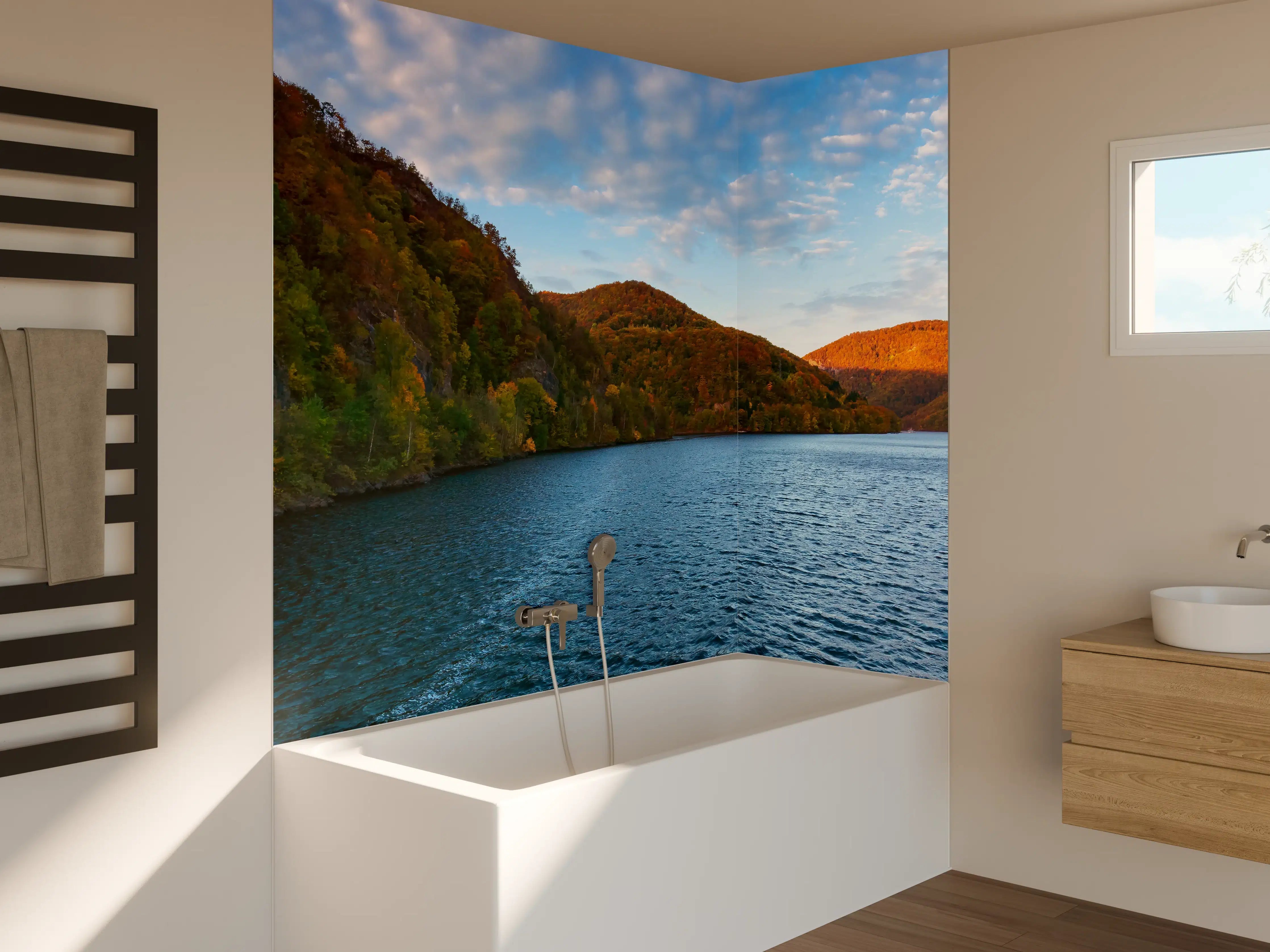 Badewannen-Rückwand - Blick auf einen ruhigen See zwischen Bergen