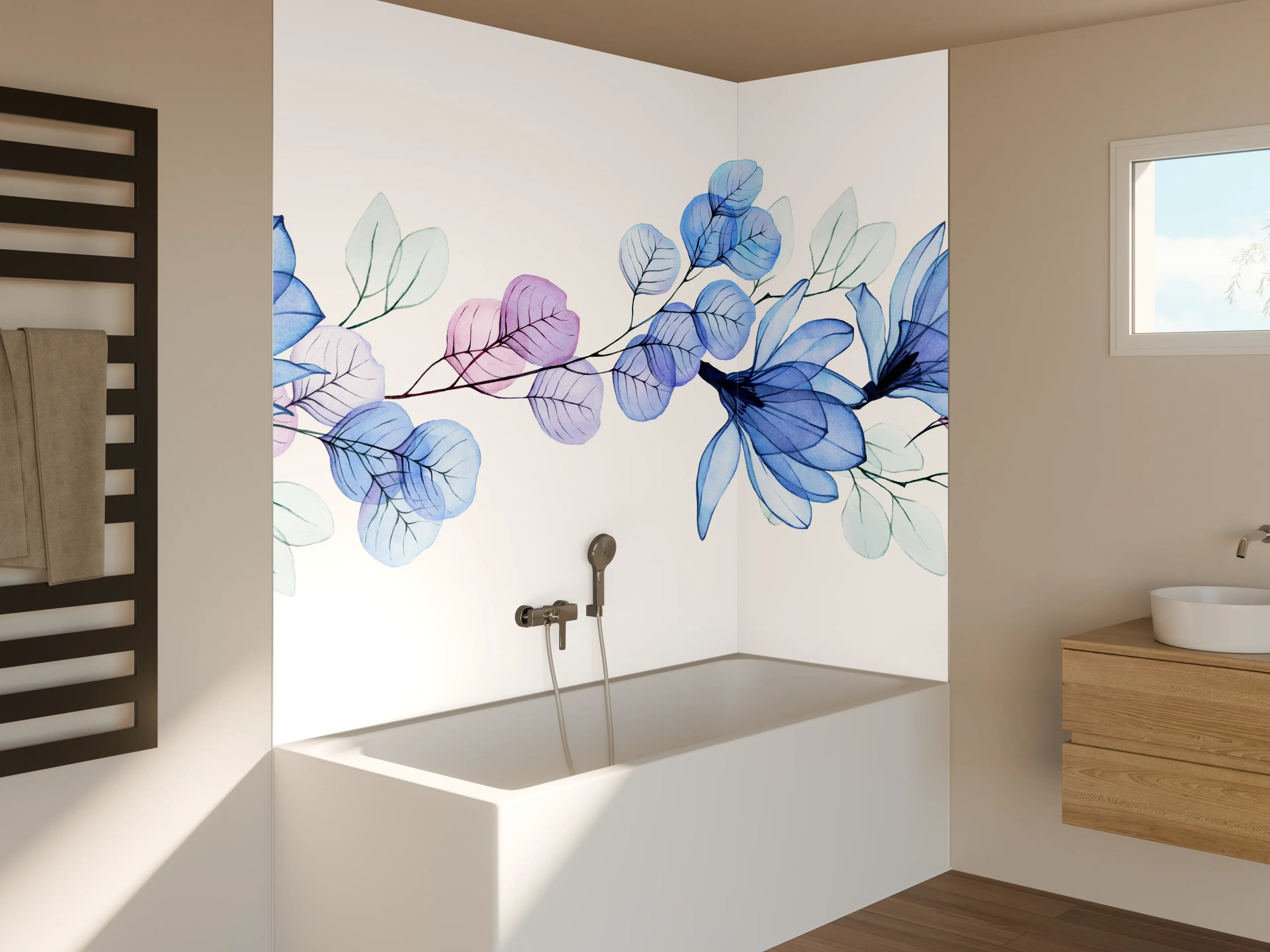 Badewannen-Rückwand - Blumendekor mit blauen und lilafarbenen Blättern