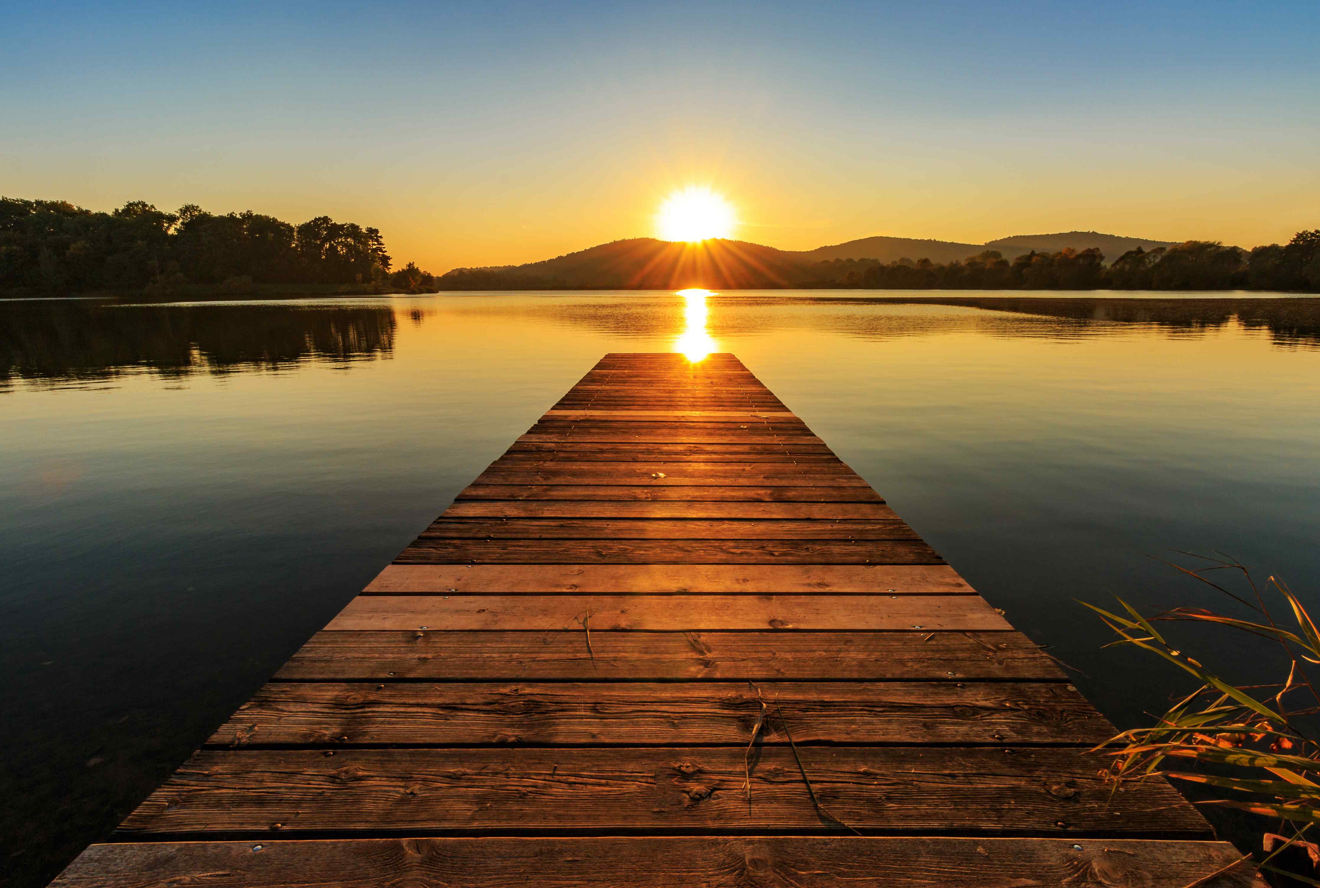 Badewannen-Rückwand-Bootssteg am Mittelsee