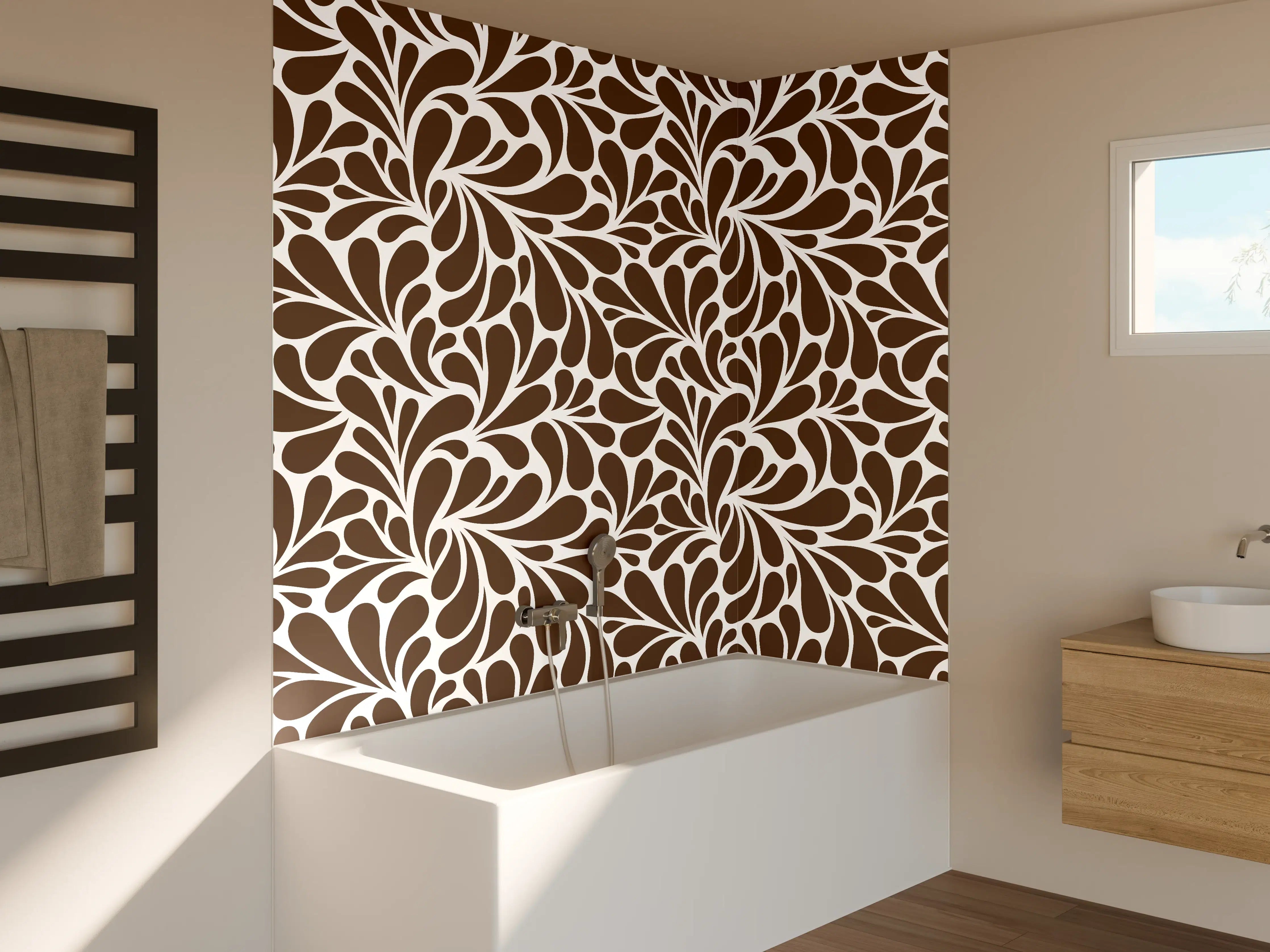 Badewannen-Rückwand - Braune und weiße Blumenmusterwand