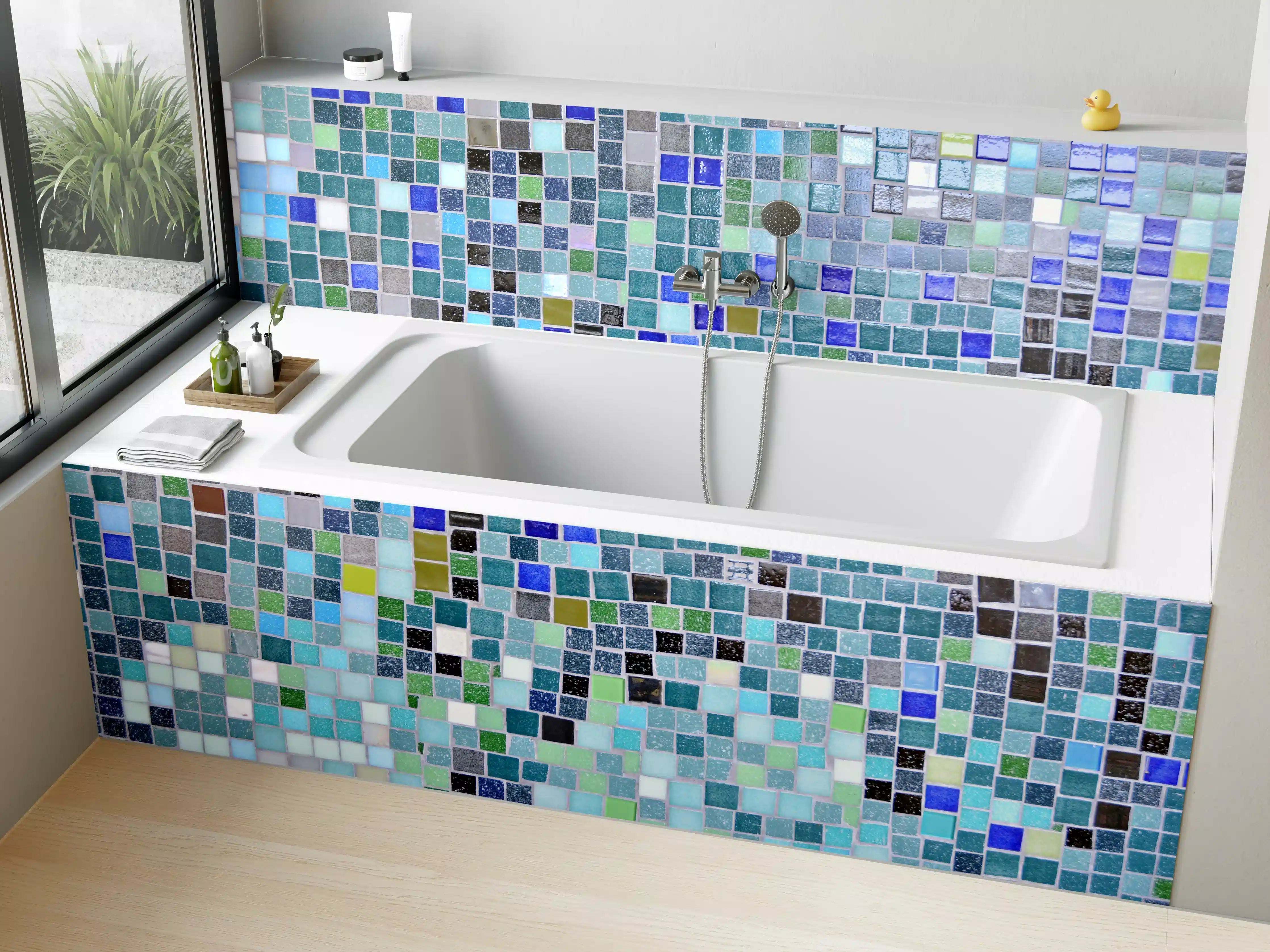 Badewannen-Rückwand - Bunte Mosaikfliesen-Wand