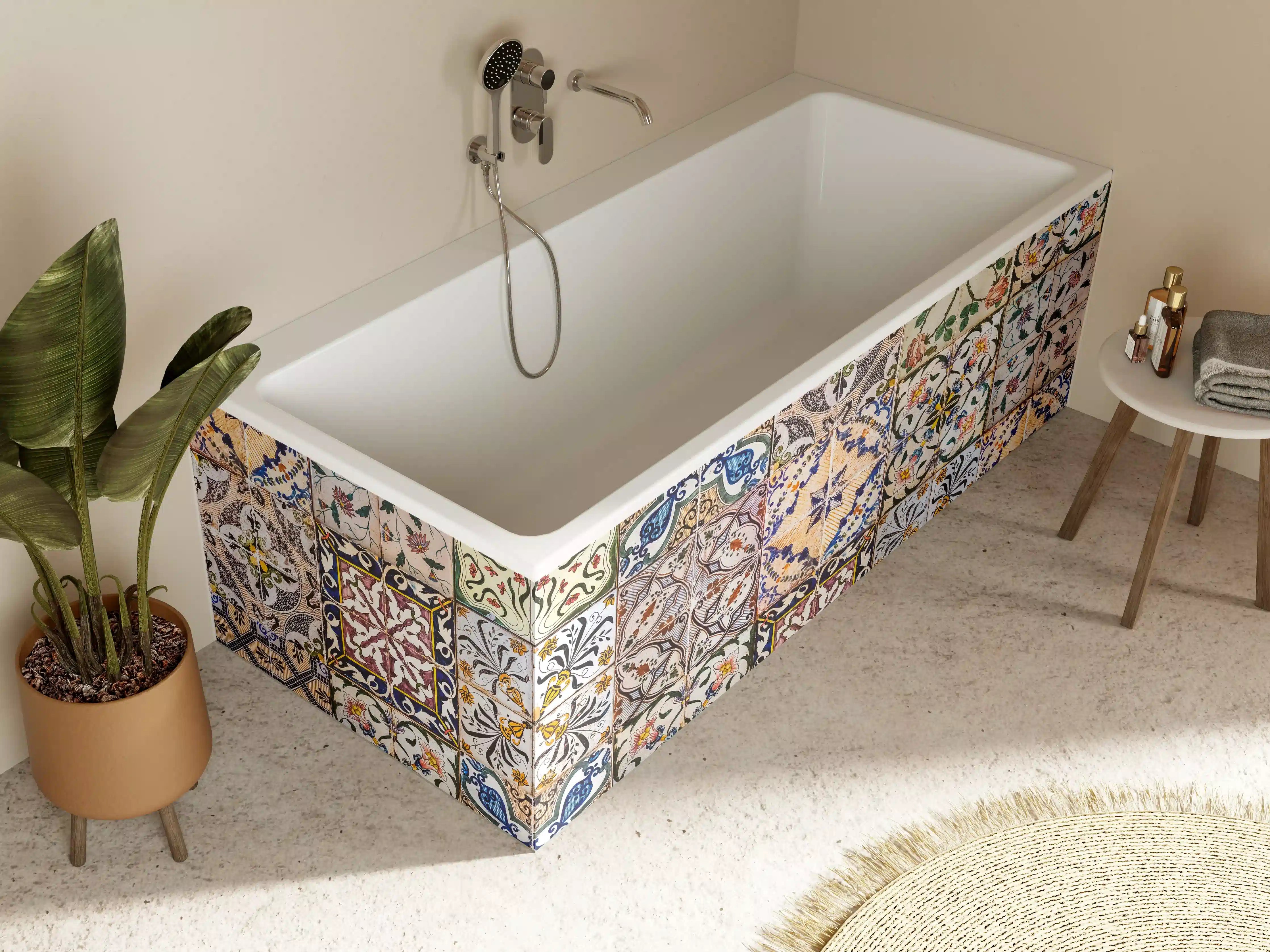 Badewannen-Rückwand - Bunte, kunstvolle Fliesenmuster mit lebendigen Farben