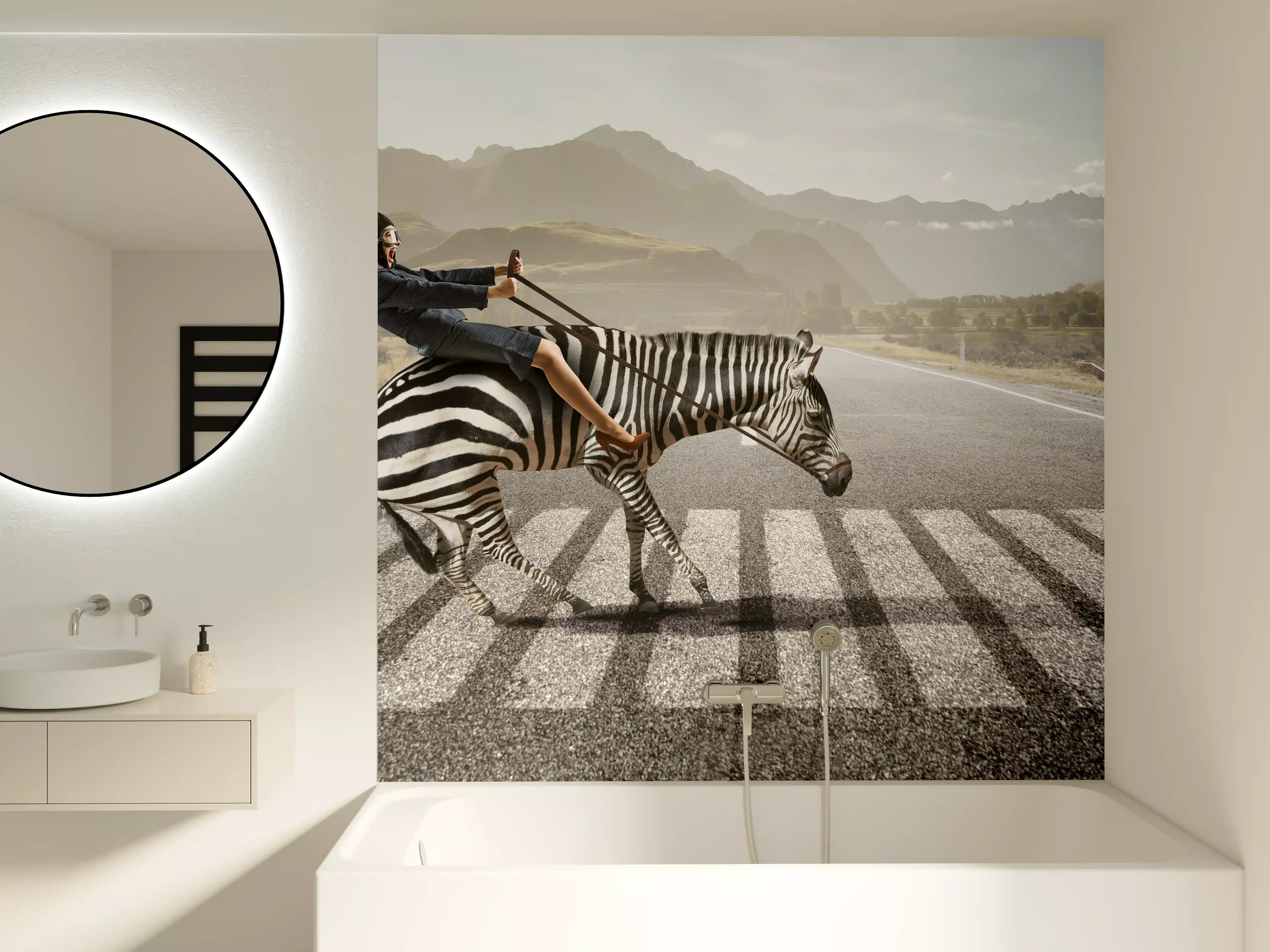 Badewannen-Rückwand - Businesswoman auf Zebra