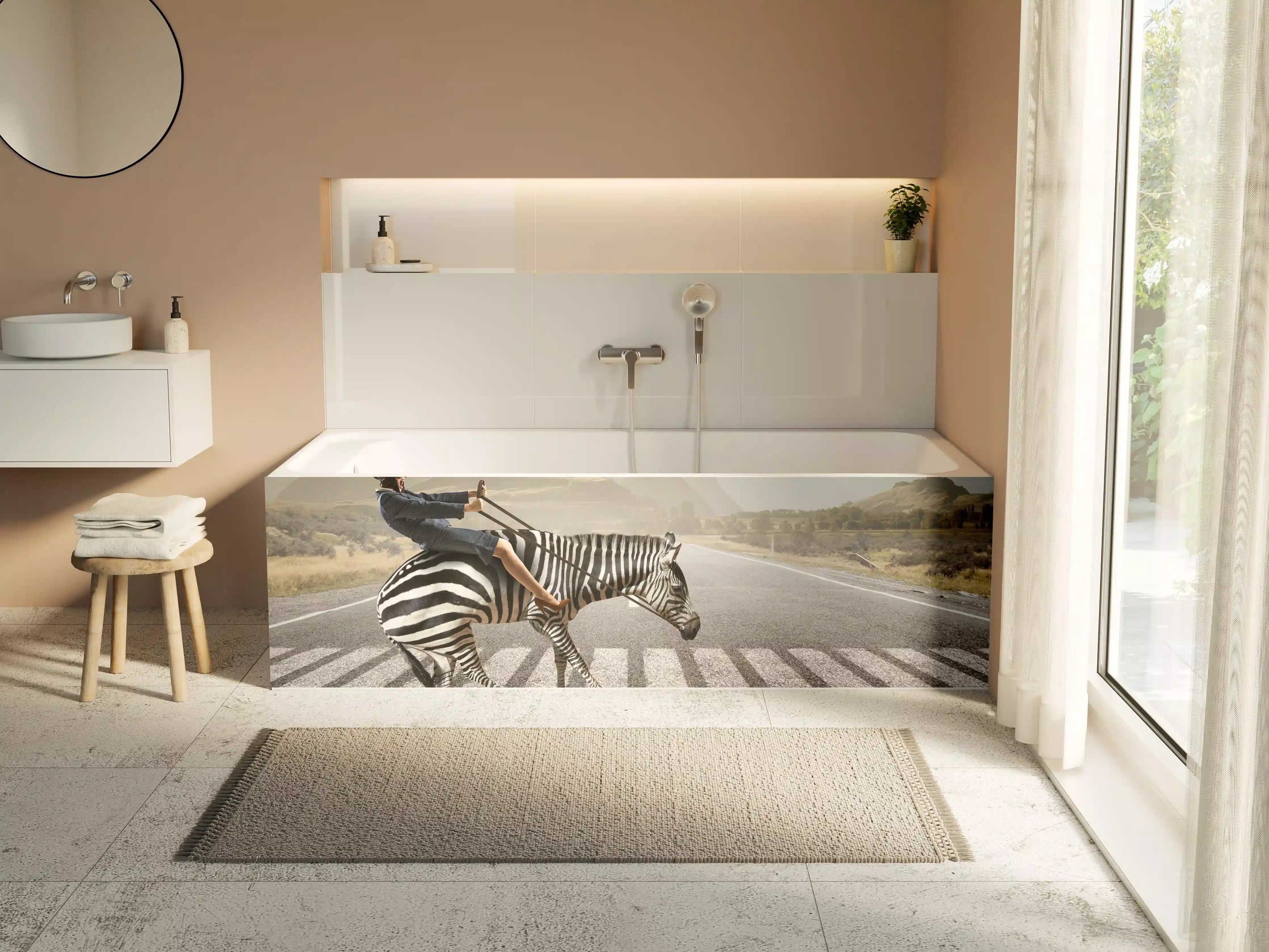 Badewannen-Rückwand - Businesswoman auf Zebra