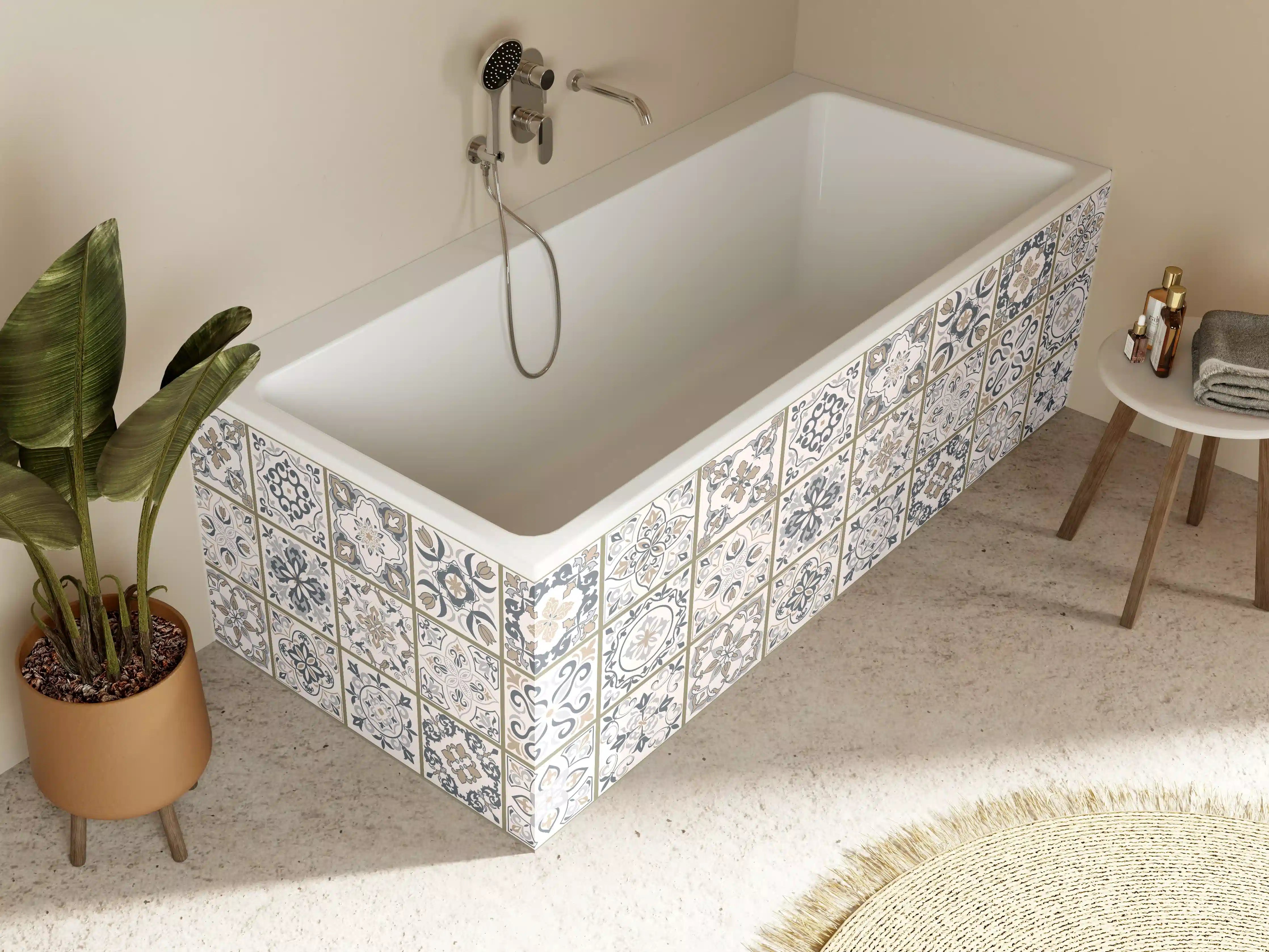 Badewannen-Rückwand - Dekorative Musterfliesen