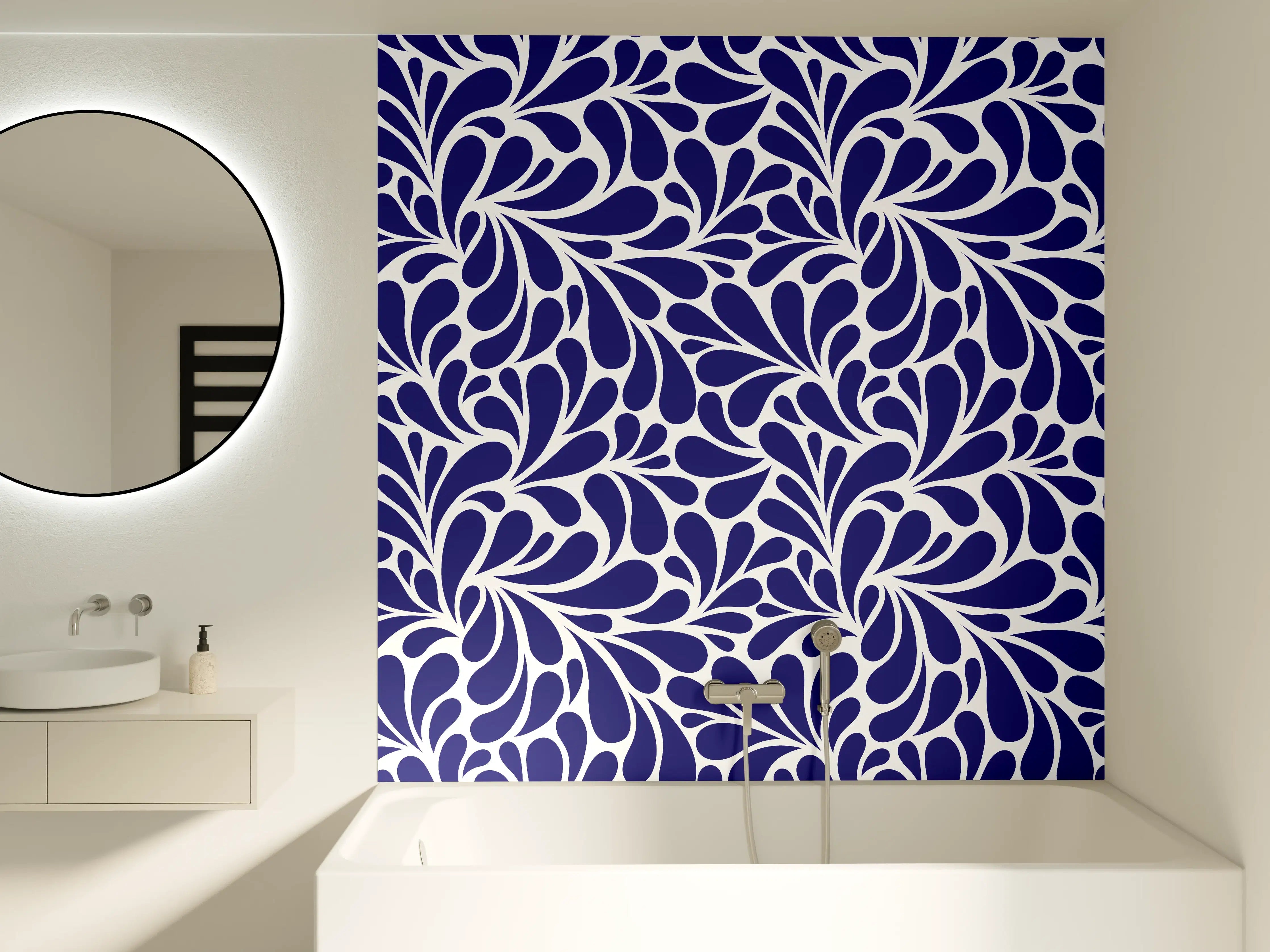 Badewannen-Rückwand - Dunkelblauer Floral-Design mit hellen Akzenten