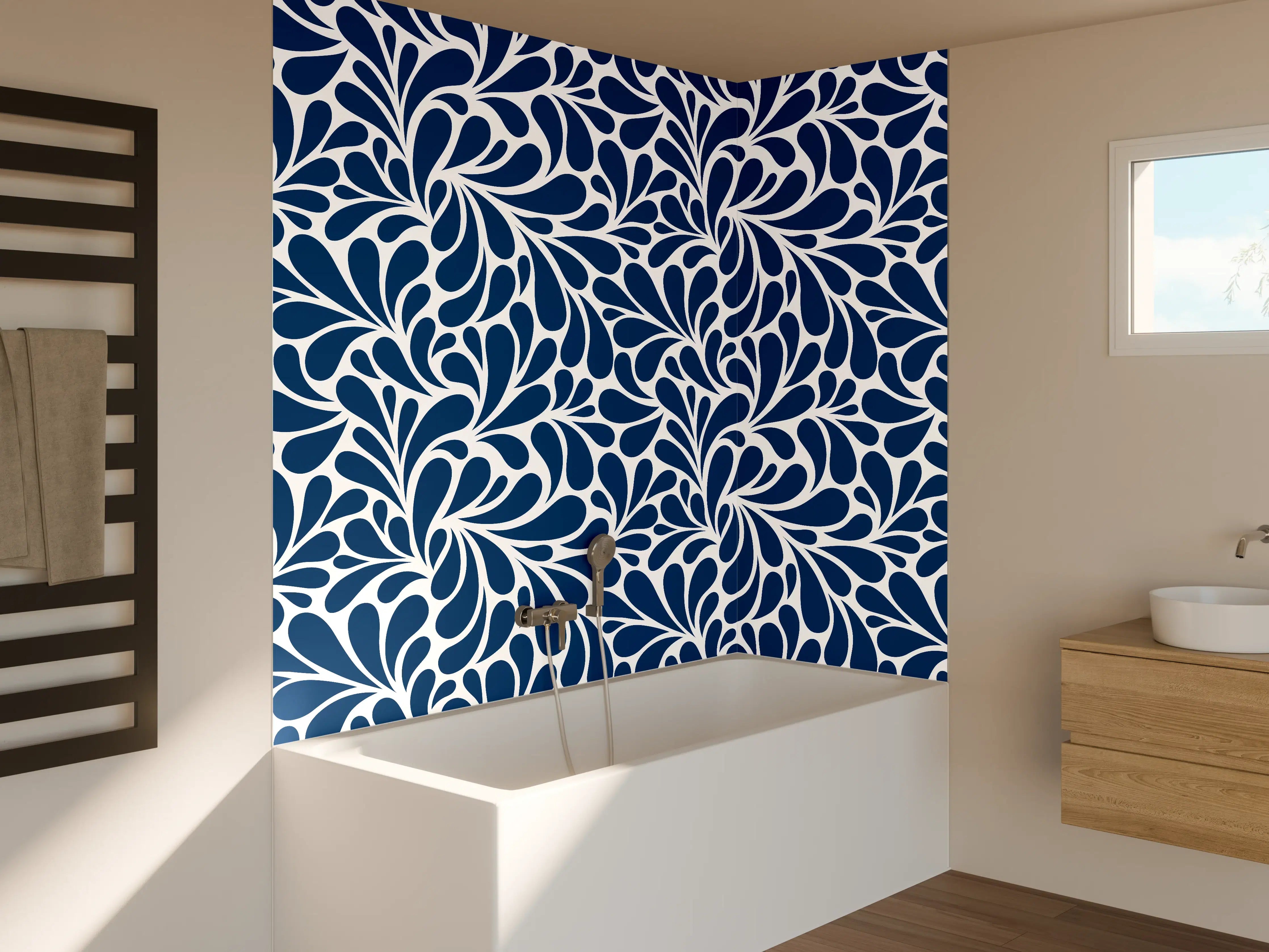 Badewannen-Rückwand - Dunkelblaues, florales Muster