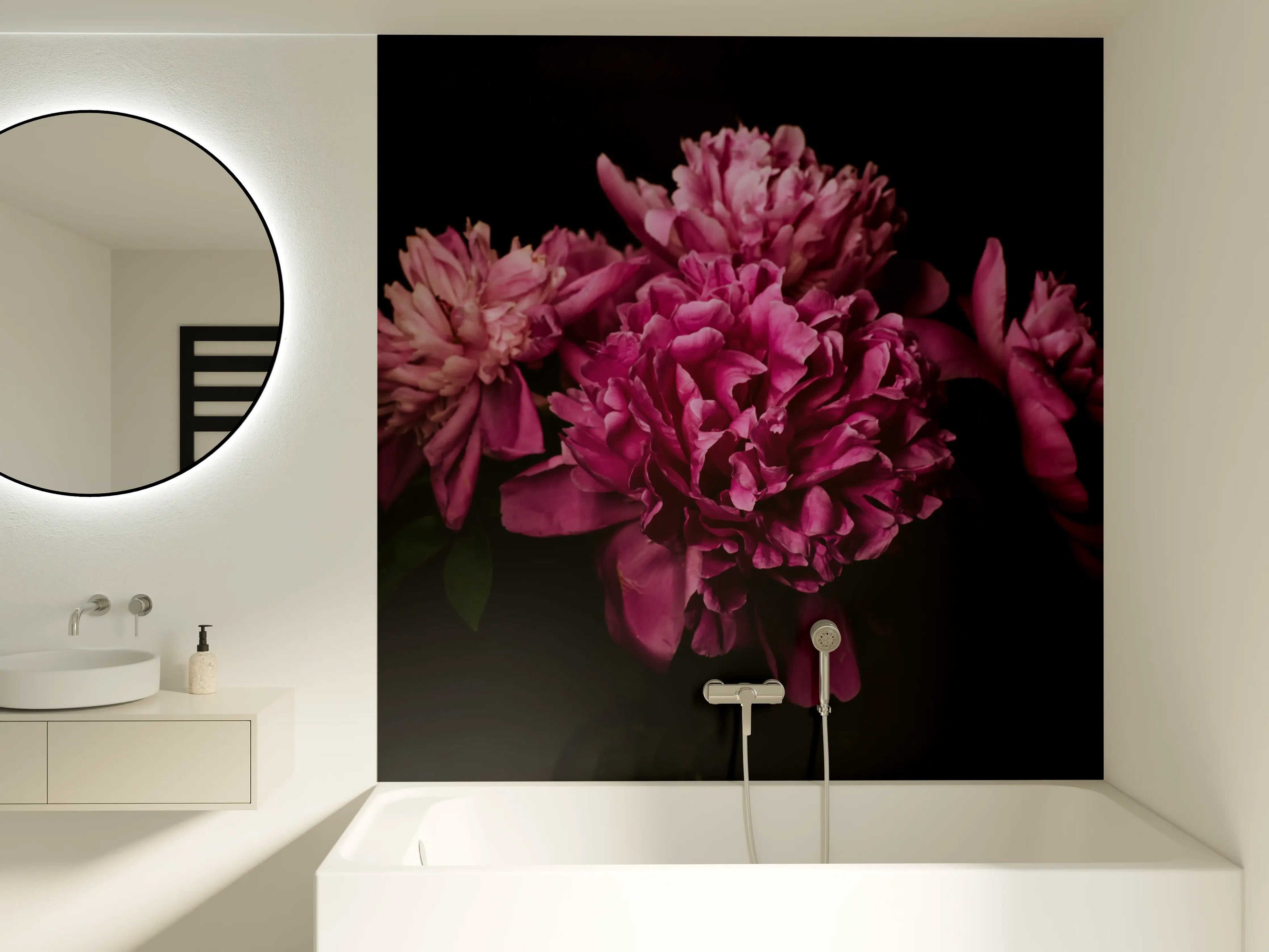 Badewannen-Rückwand - Dunkle Pinkpeonien in Nahaufnahme