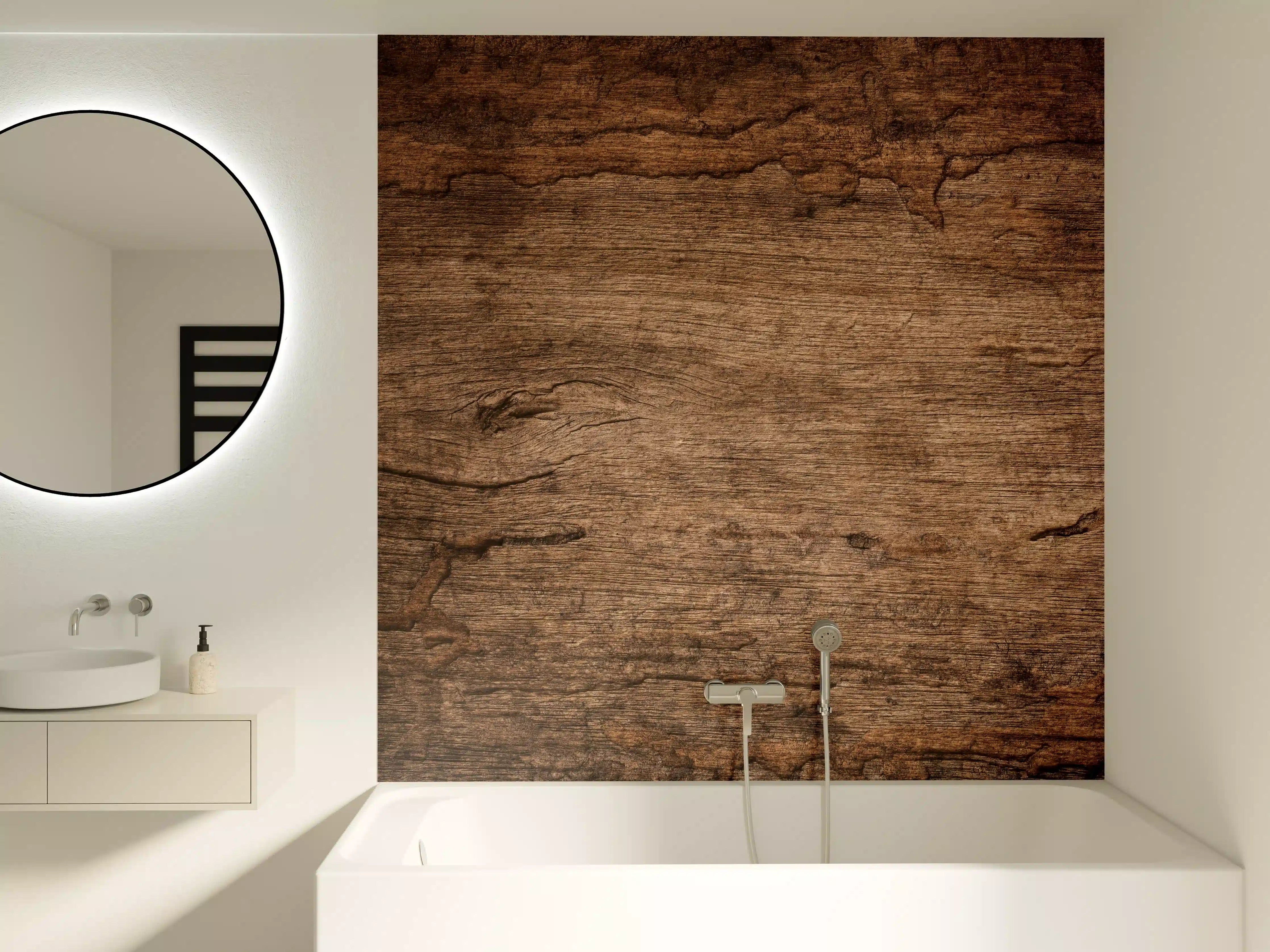 Badewannen-Rückwand - Dunkles verfallendes Holz