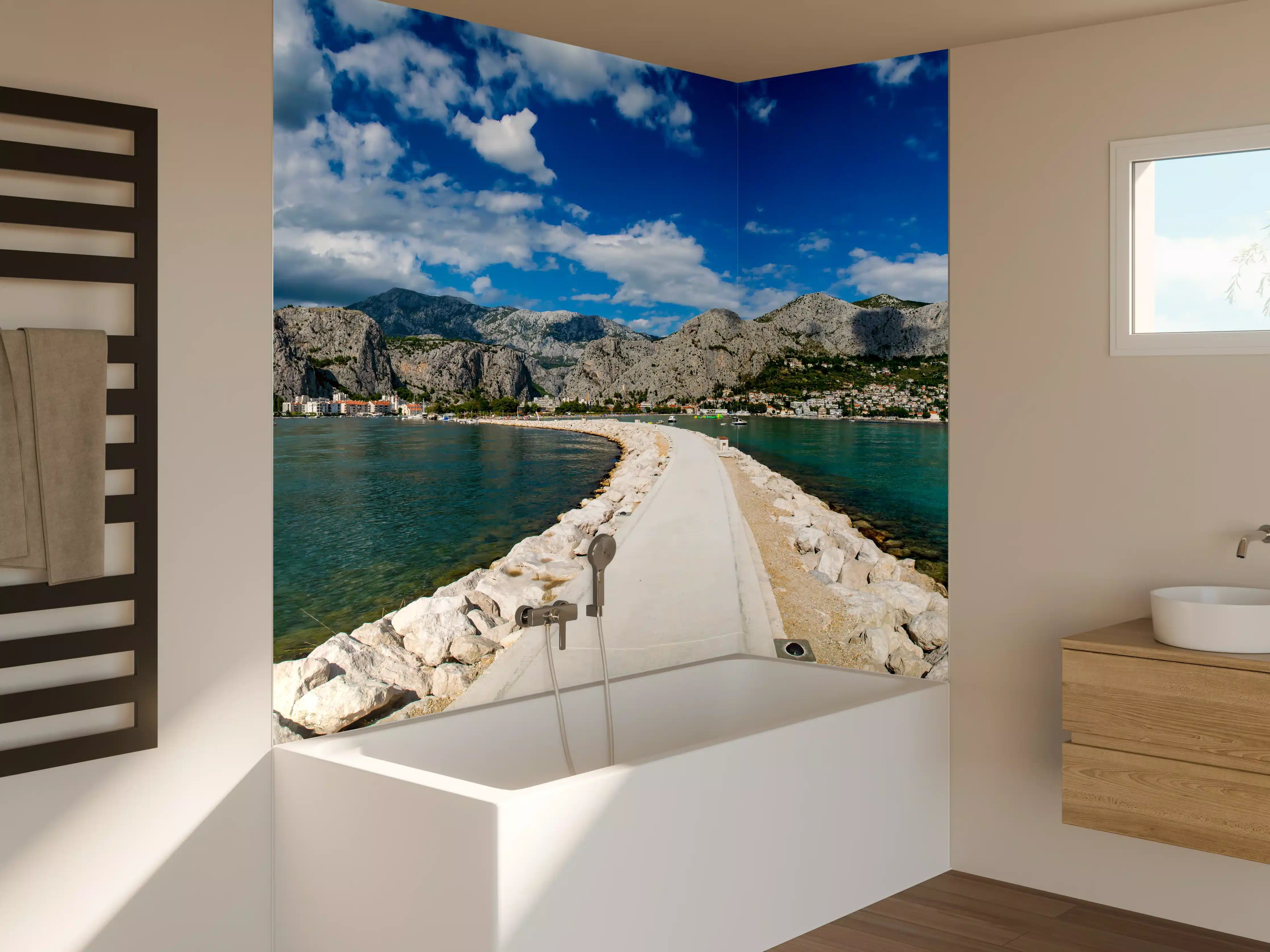 Badewannen-Rückwand - Ein Panoramabild von Omis - Kroatien