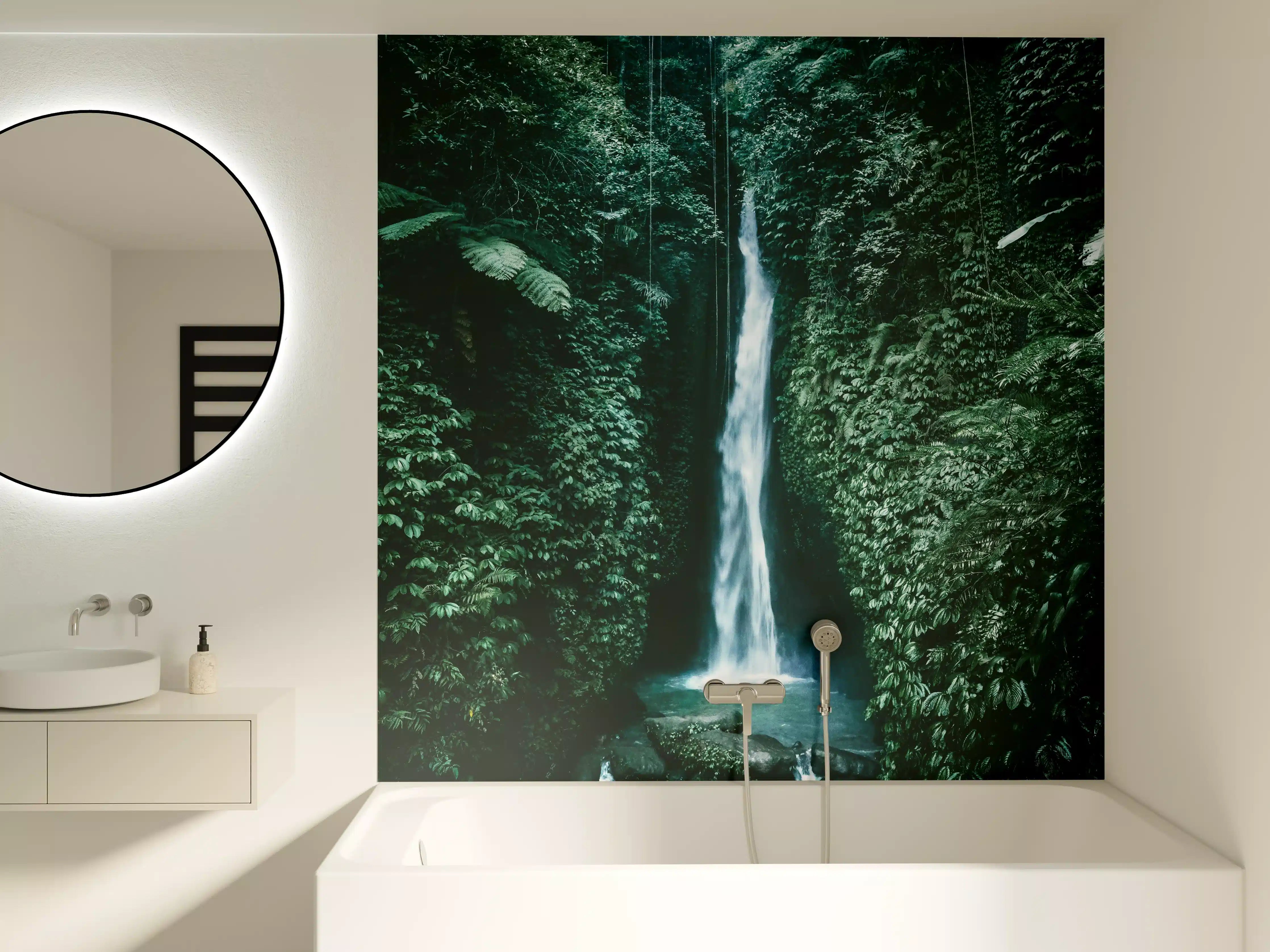 Badewannen-Rückwand - Erstaunlicher Wasserfall auf Bali