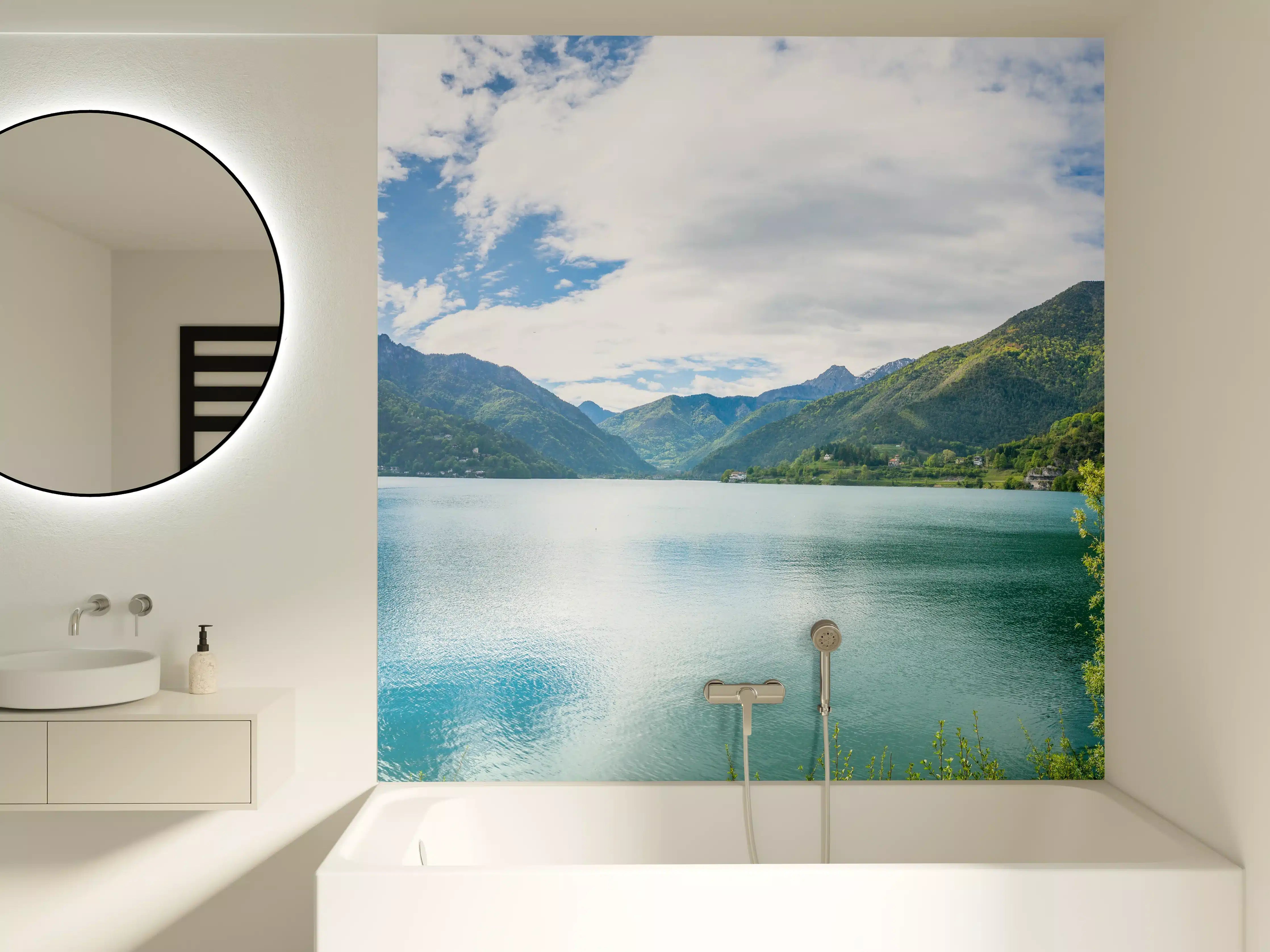 Badewannen-Rückwand - Gardasee Türkis-Grünes Panorama