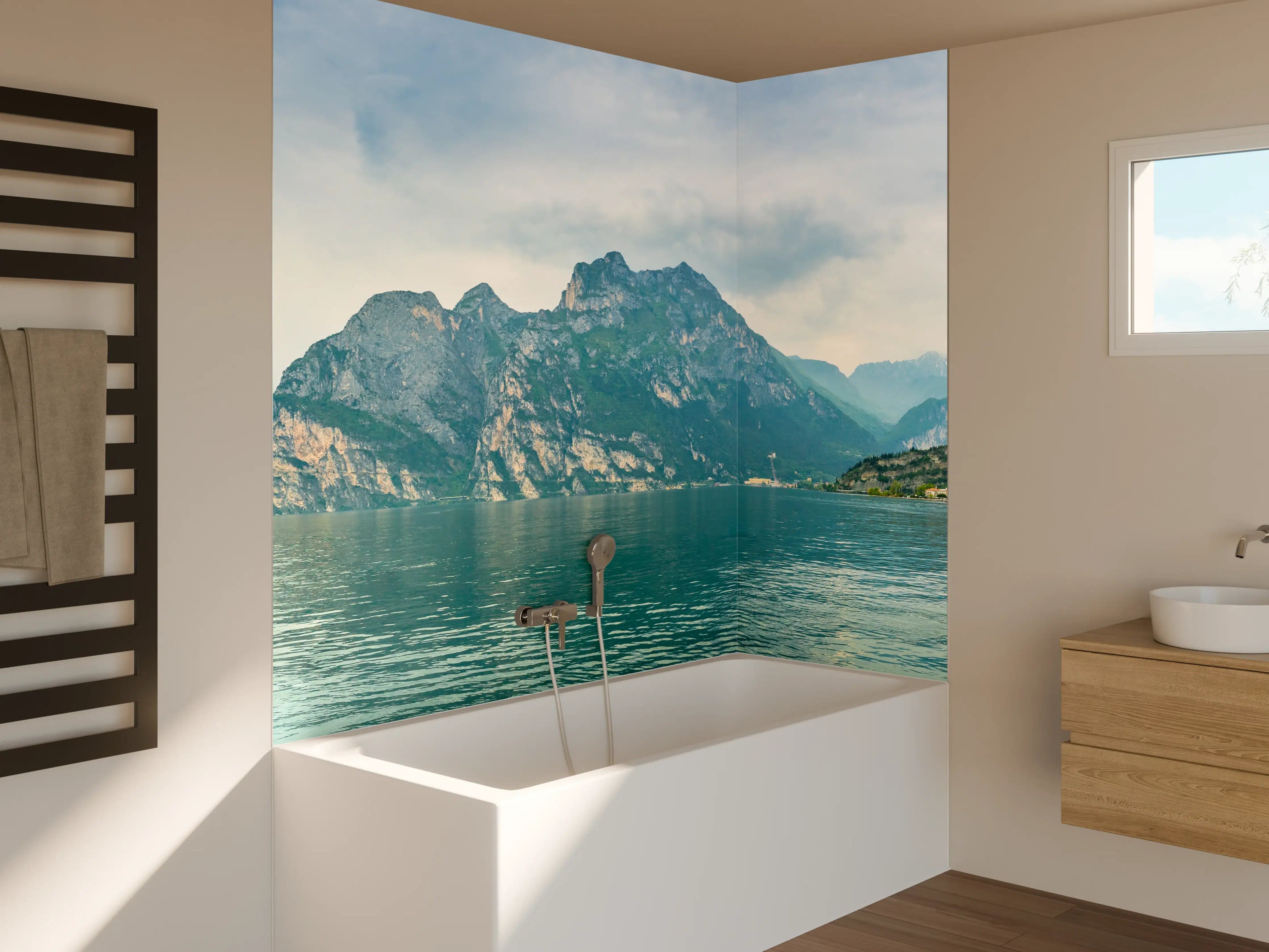 Badewannen-Rückwand - Gardasee im Farbenspiel von Himmel und Natur