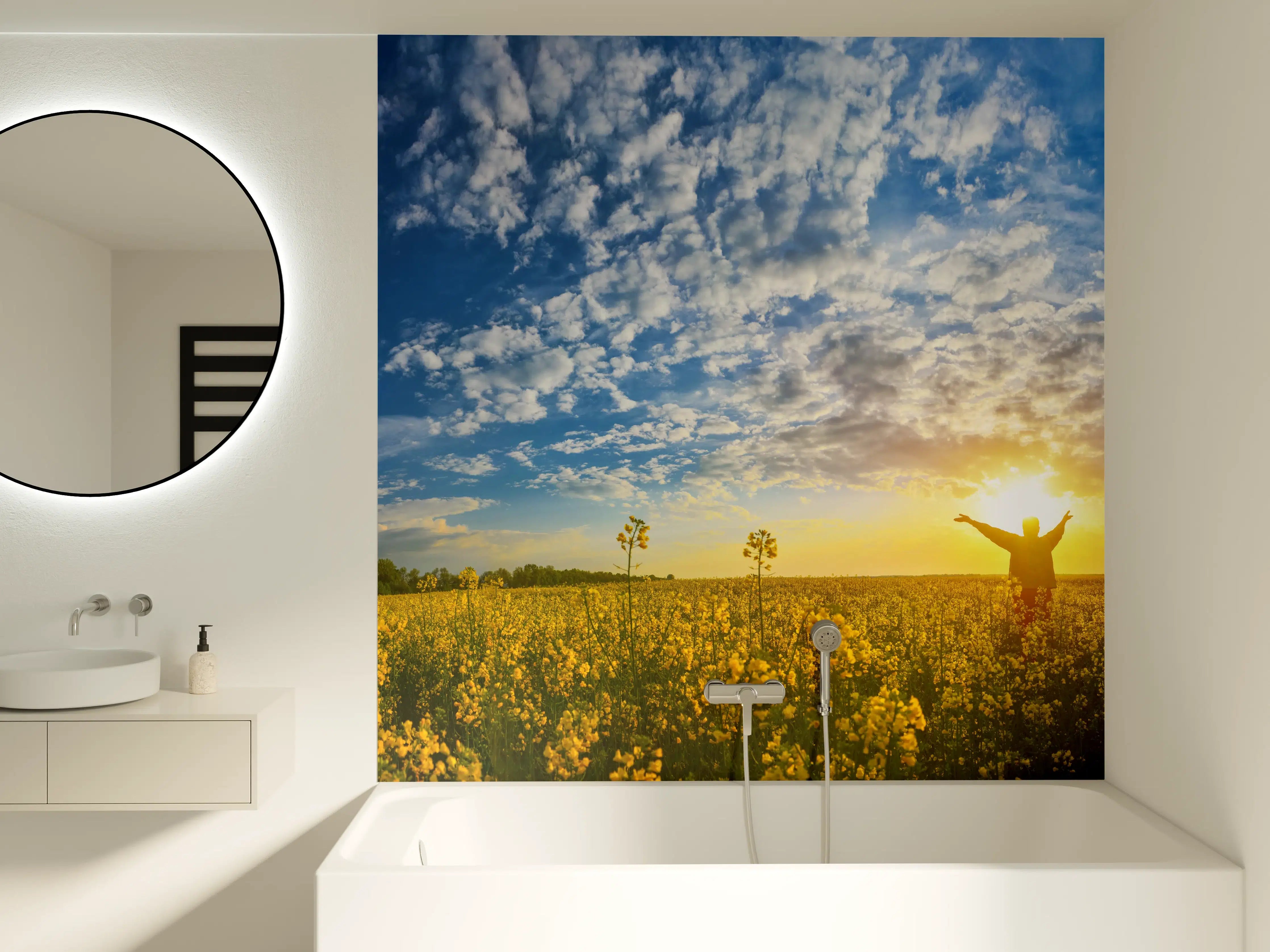 Badewannen-Rückwand - Gelbliches Blumenfeld am Morgen