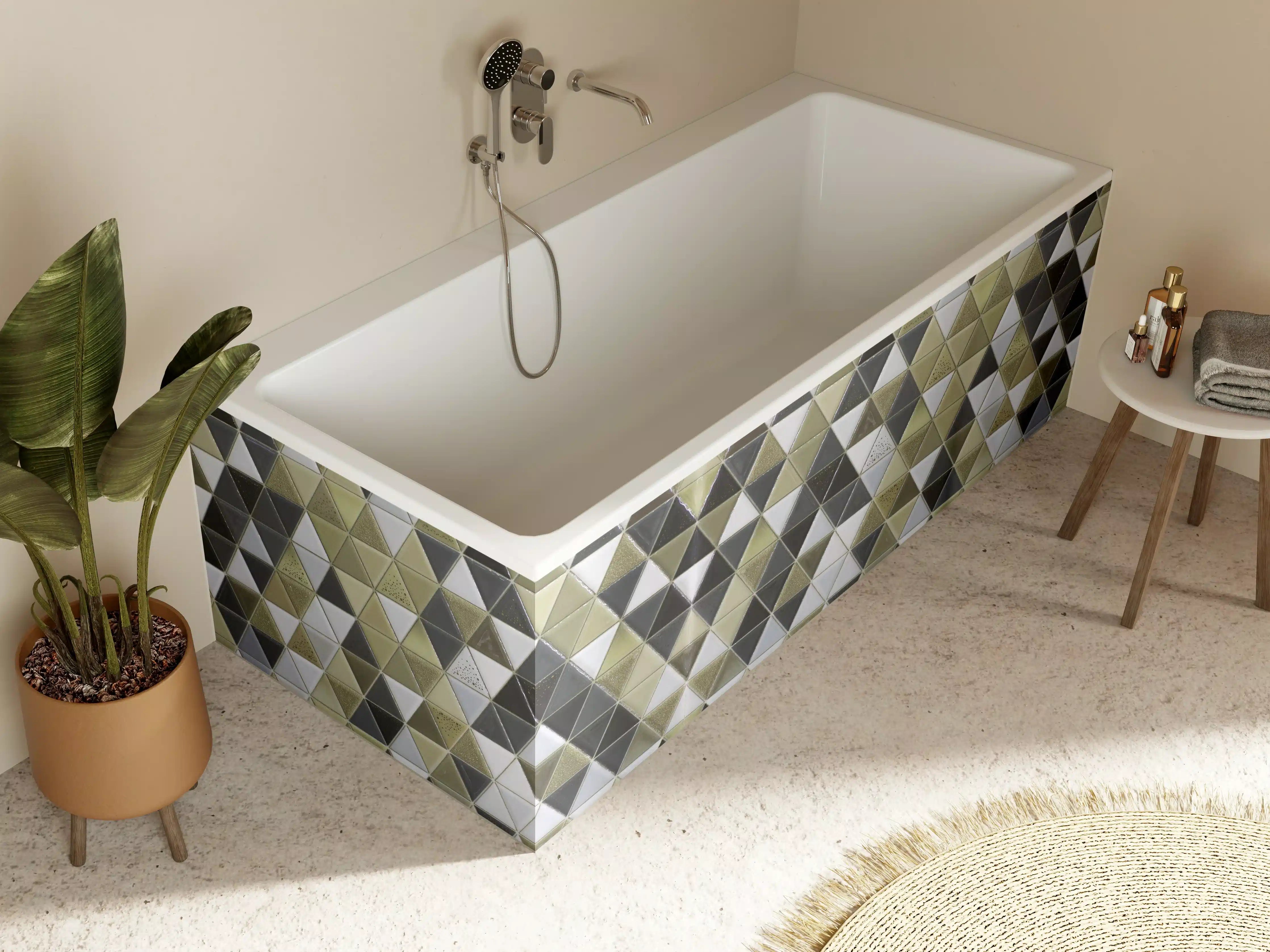 Badewannen-Rückwand - Geometrisches Fliesenmuster Schwarz Weiß Gold