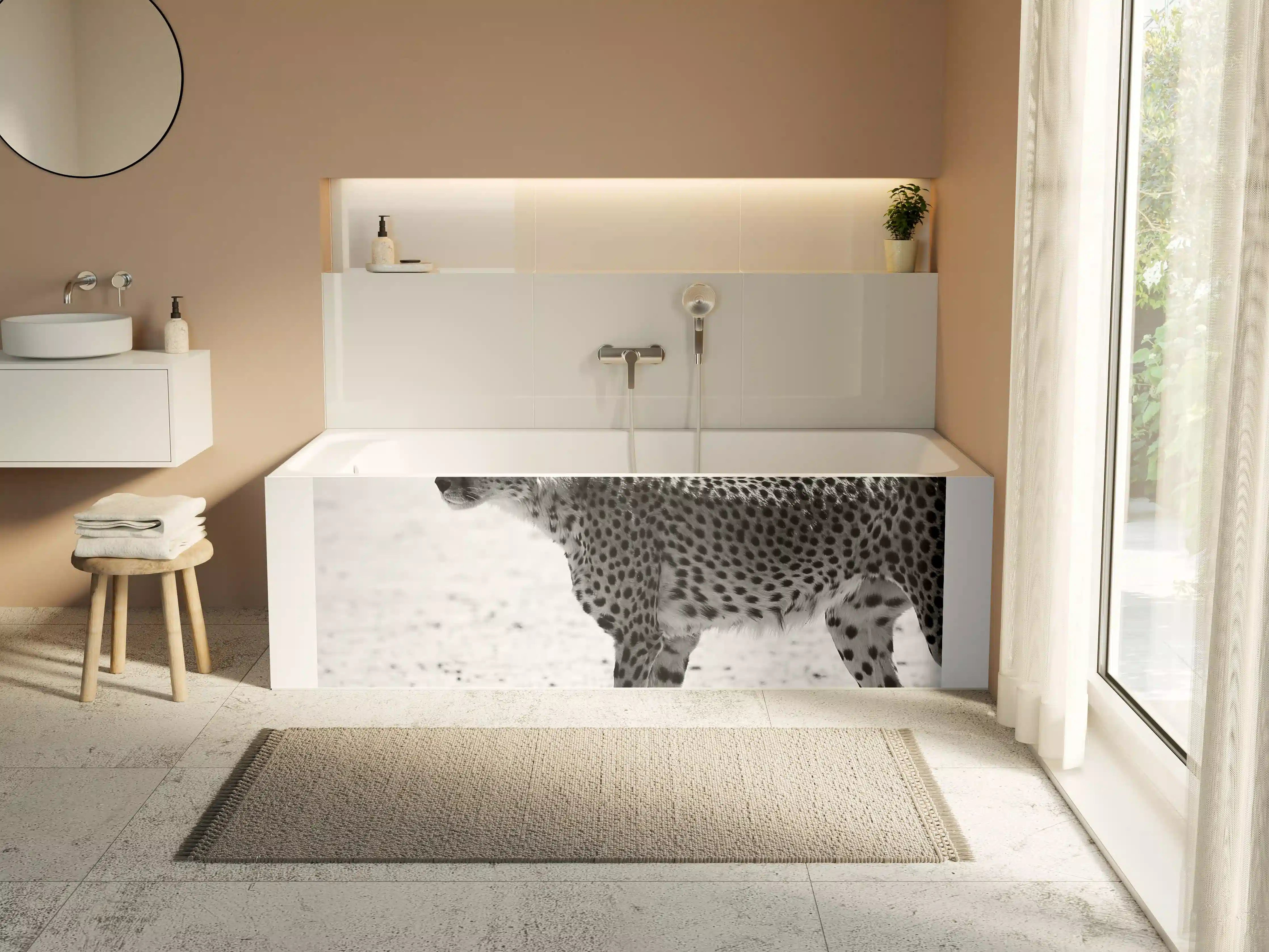 Badewannen-Rückwand - Gepard in Schwarz-Weiß