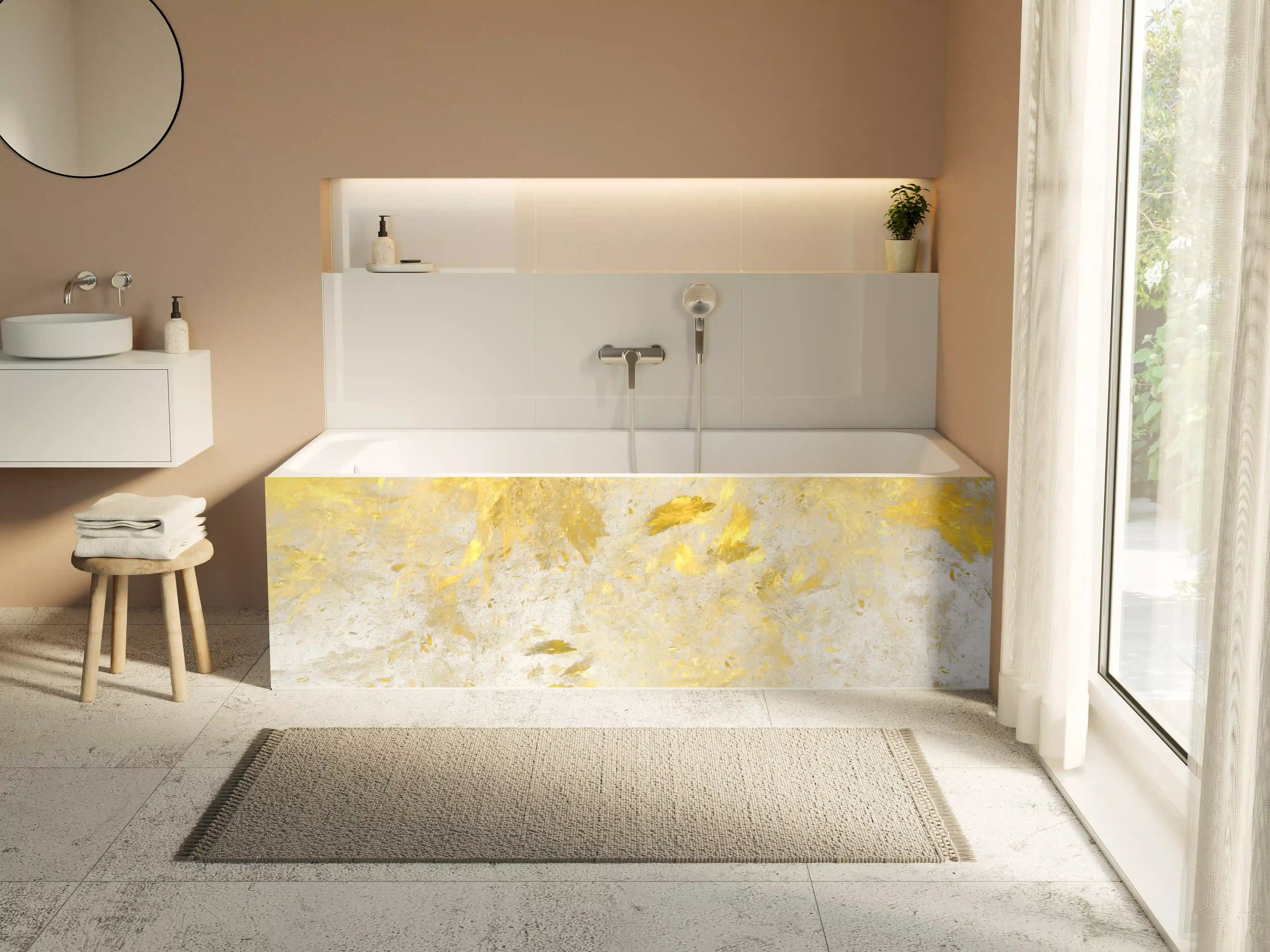 Badewannen-Rückwand - Goldene Akzente auf cremigem Hintergrund