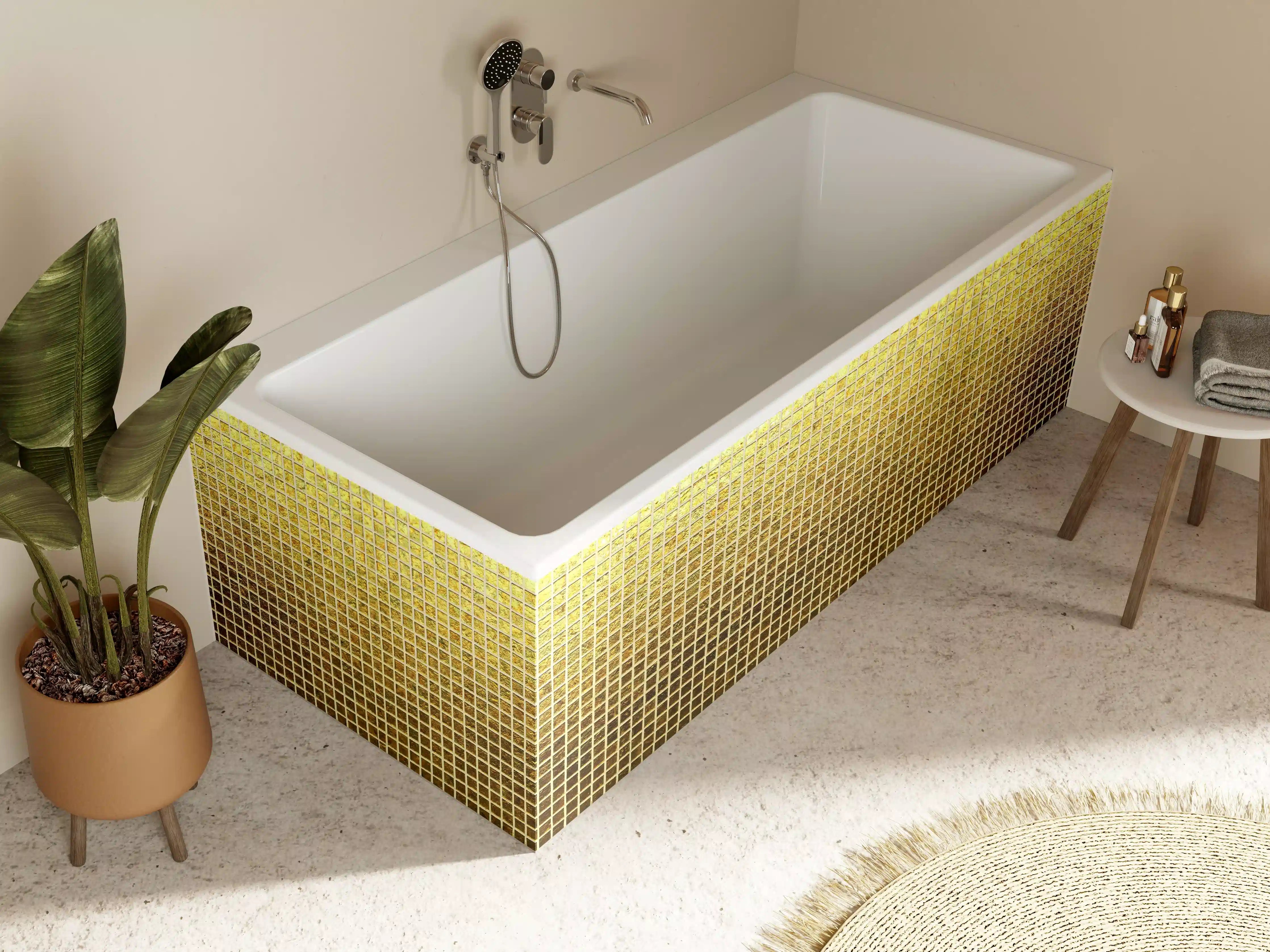 Badewannen-Rückwand - Goldene Mosaik-Textur mit warmen Tönen