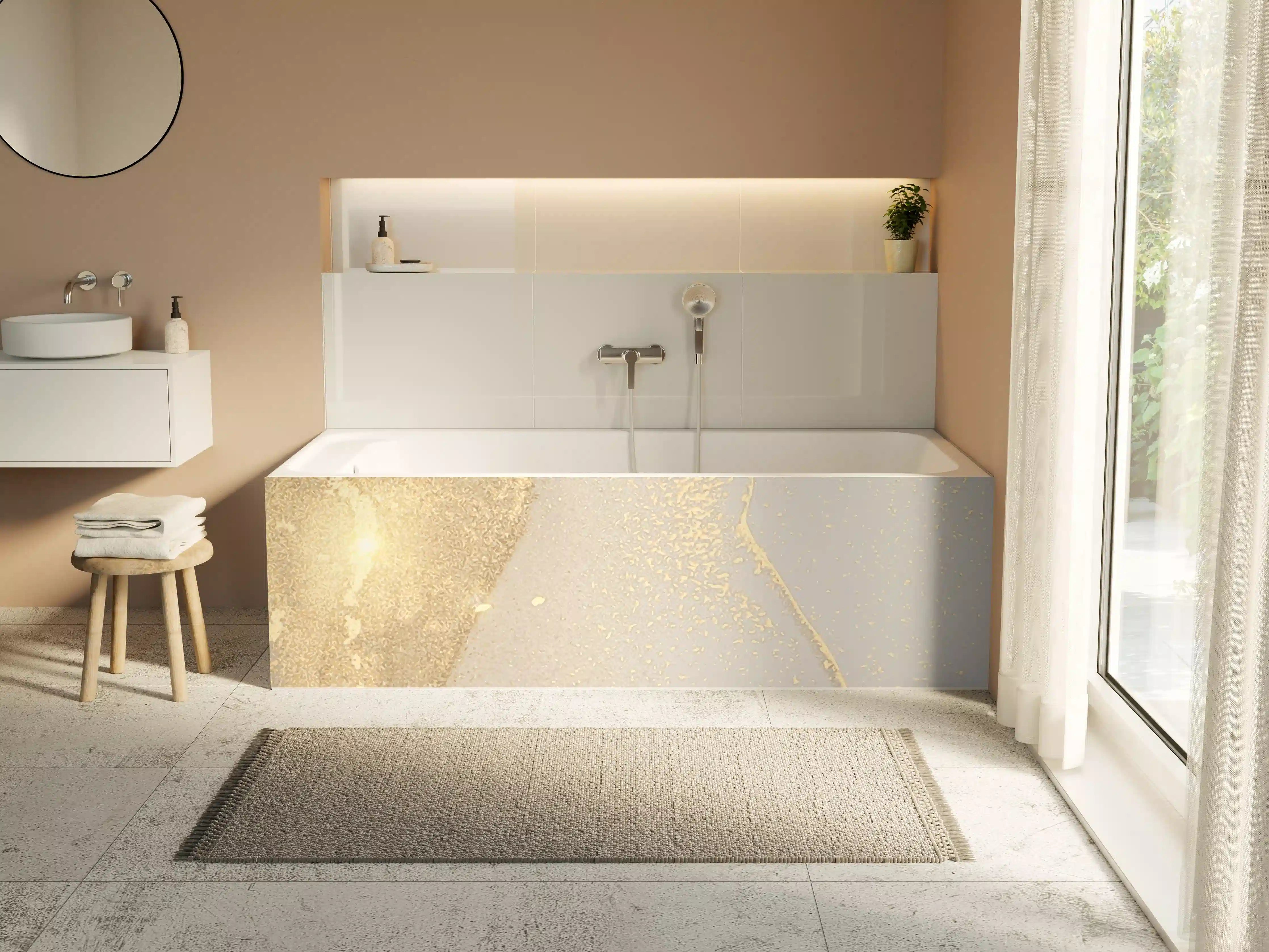 Badewannen-Rückwand - Goldener Glanz auf Cremeweiß