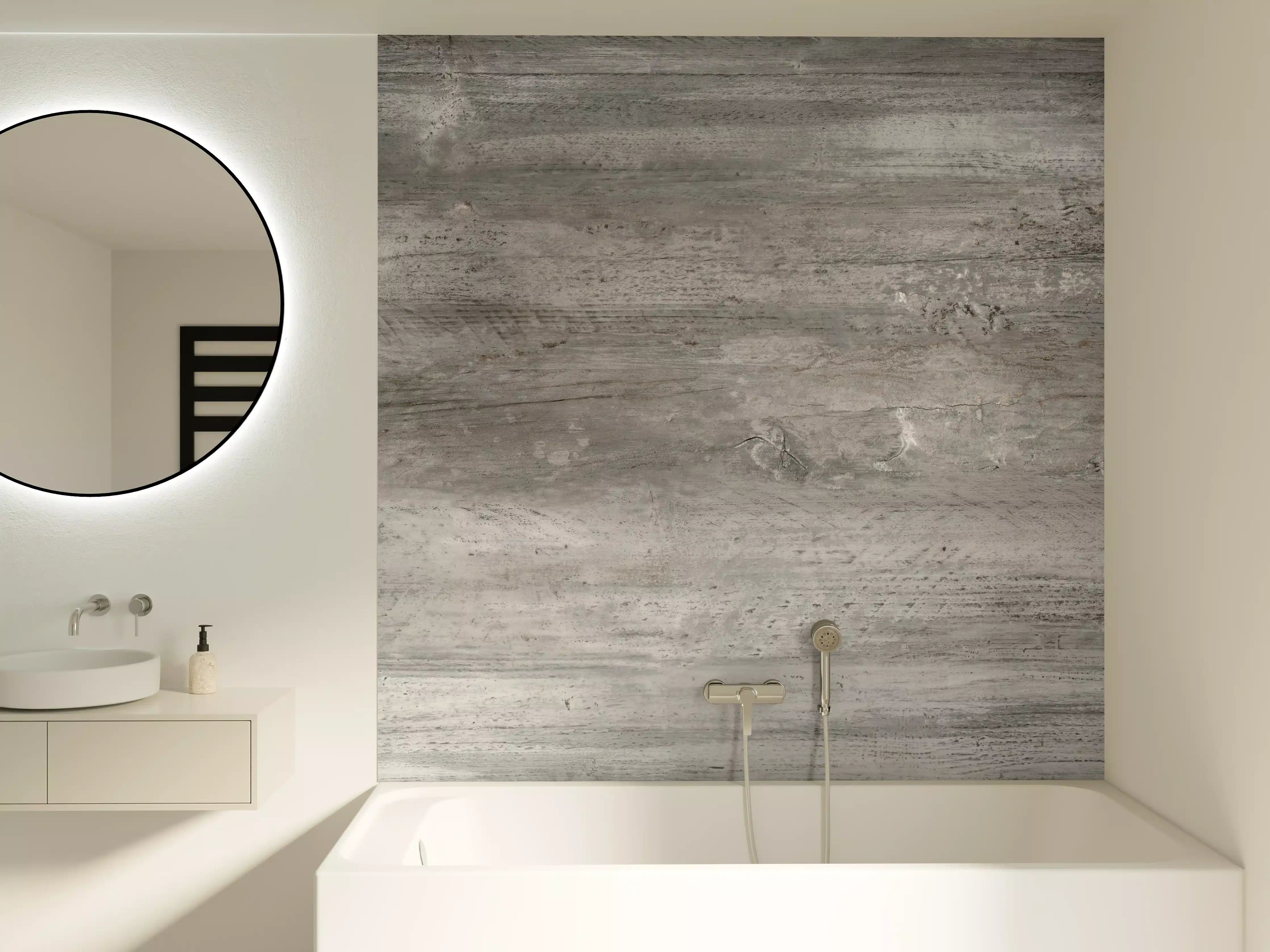 Badewannen-Rückwand - Gräuliche alte Holztextur