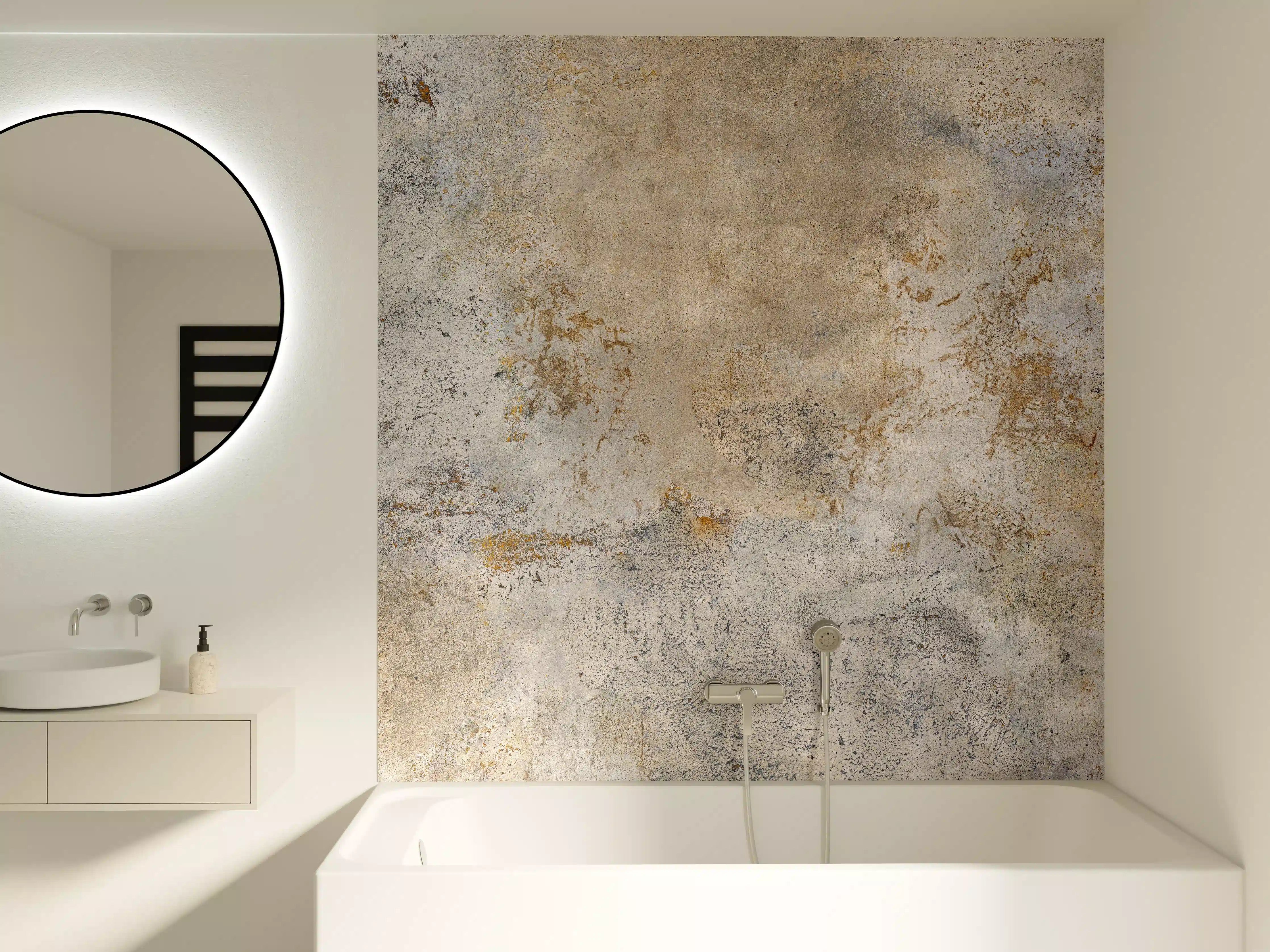 Badewannen-Rückwand - Grau-braune Betonwand mit strukturierter Oberfläche