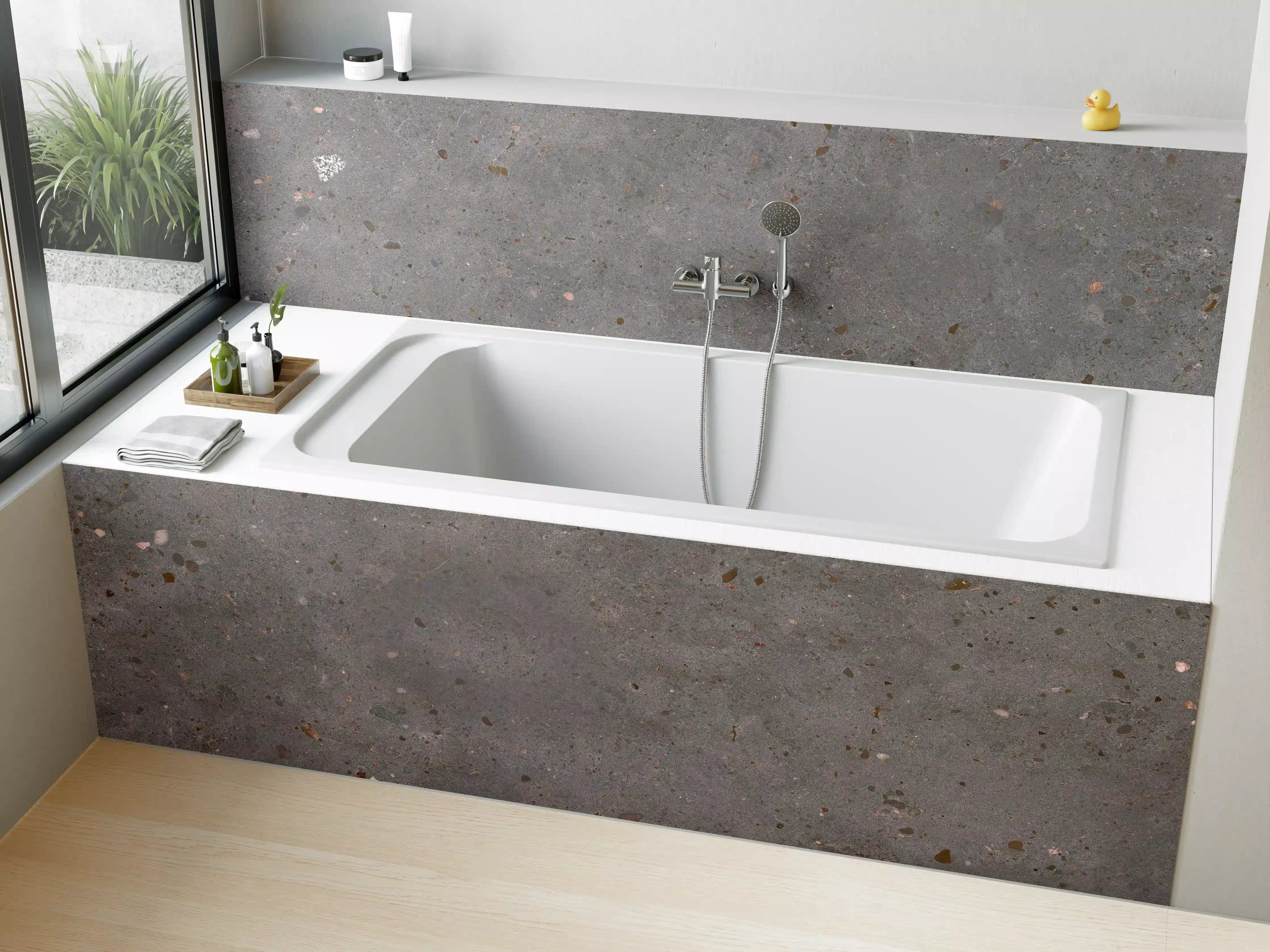 Badewannen-Rückwand - Grau-bunter Terrazzoboden