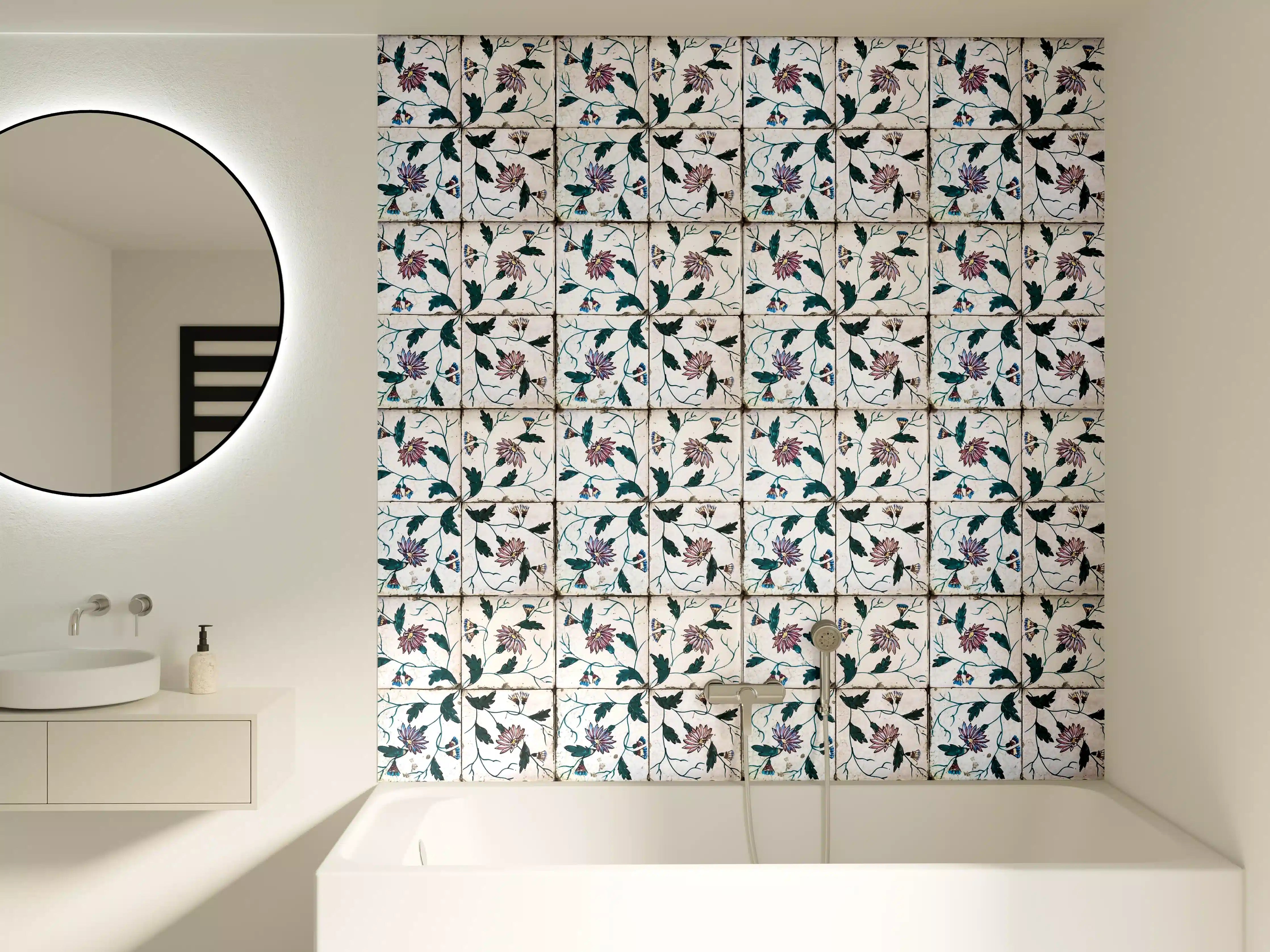 Badewannen-Rückwand - Graue Blätter im Blütenmeer