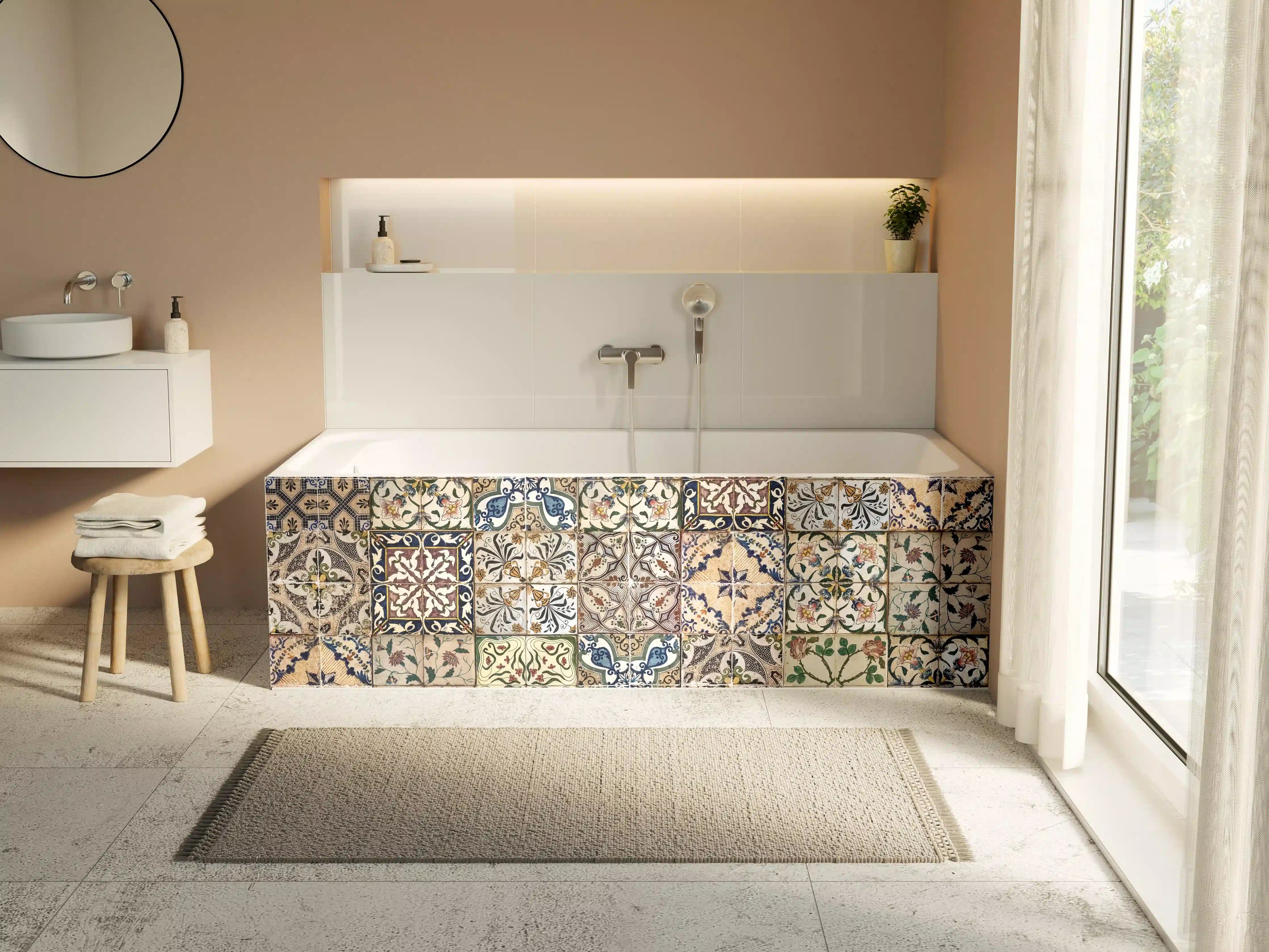 Badewannen-Rückwand - Graue Fliesen mit Mediterranem Charme