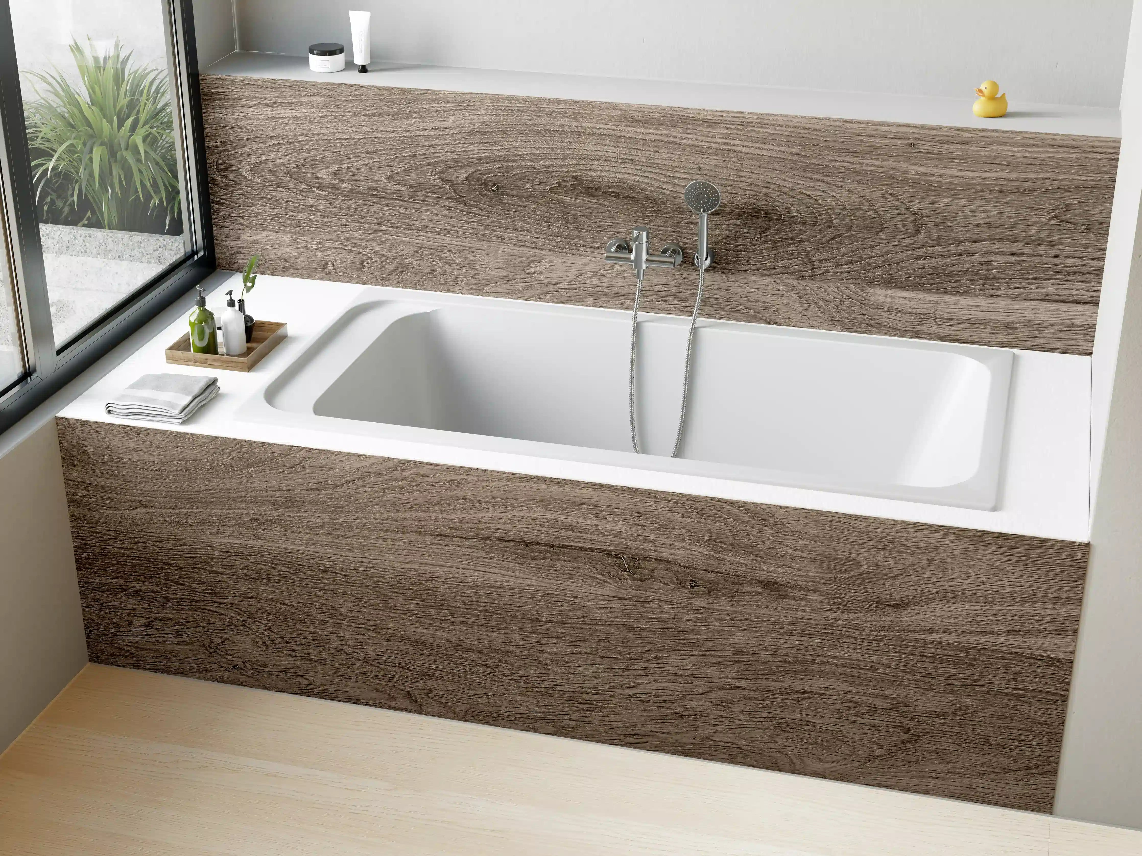 Badewannen-Rückwand - Graue Holzoptik in Weiß