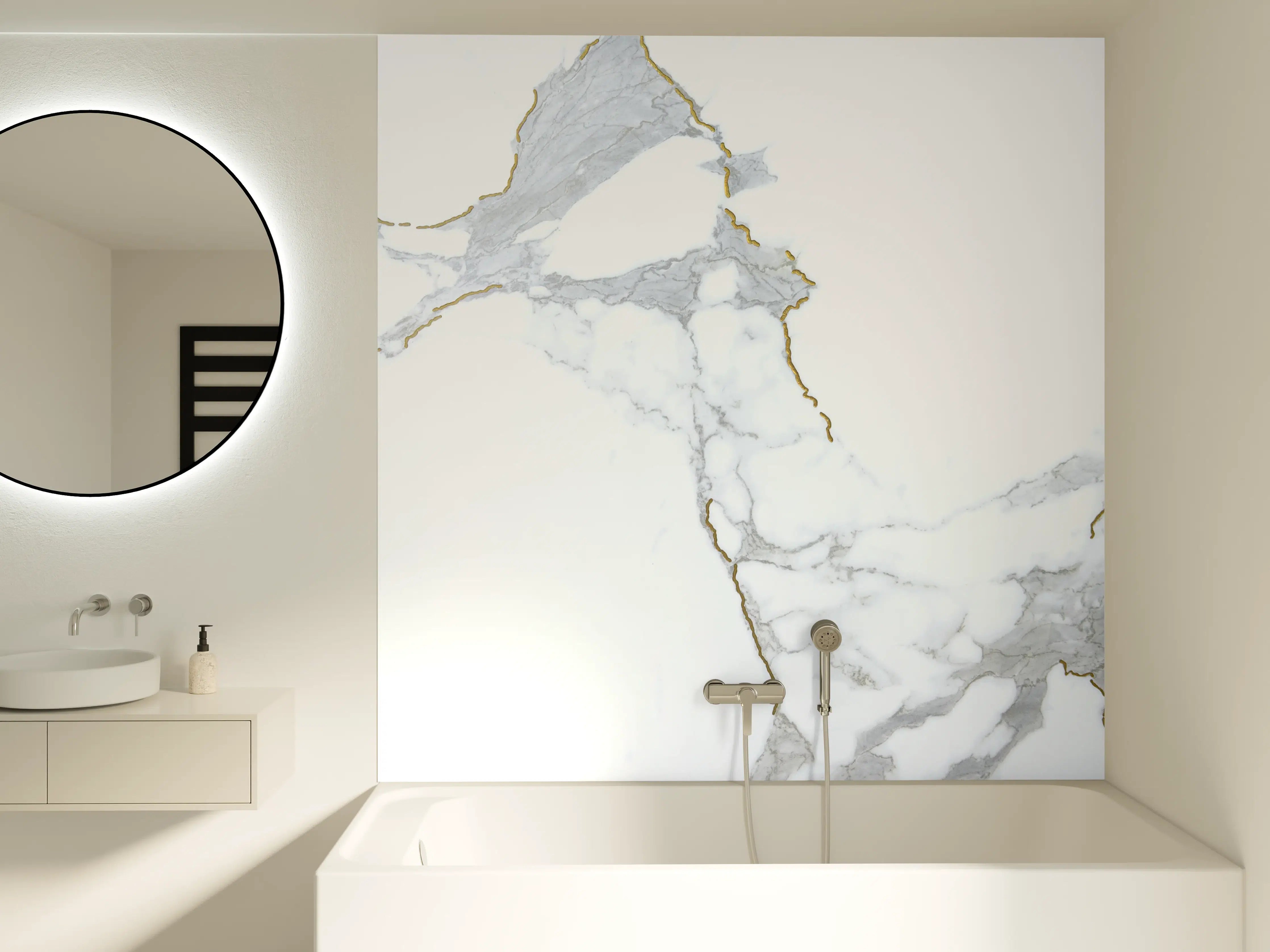 Badewannen-Rückwand - Graue Marmor-Akzente mit Goldglanz