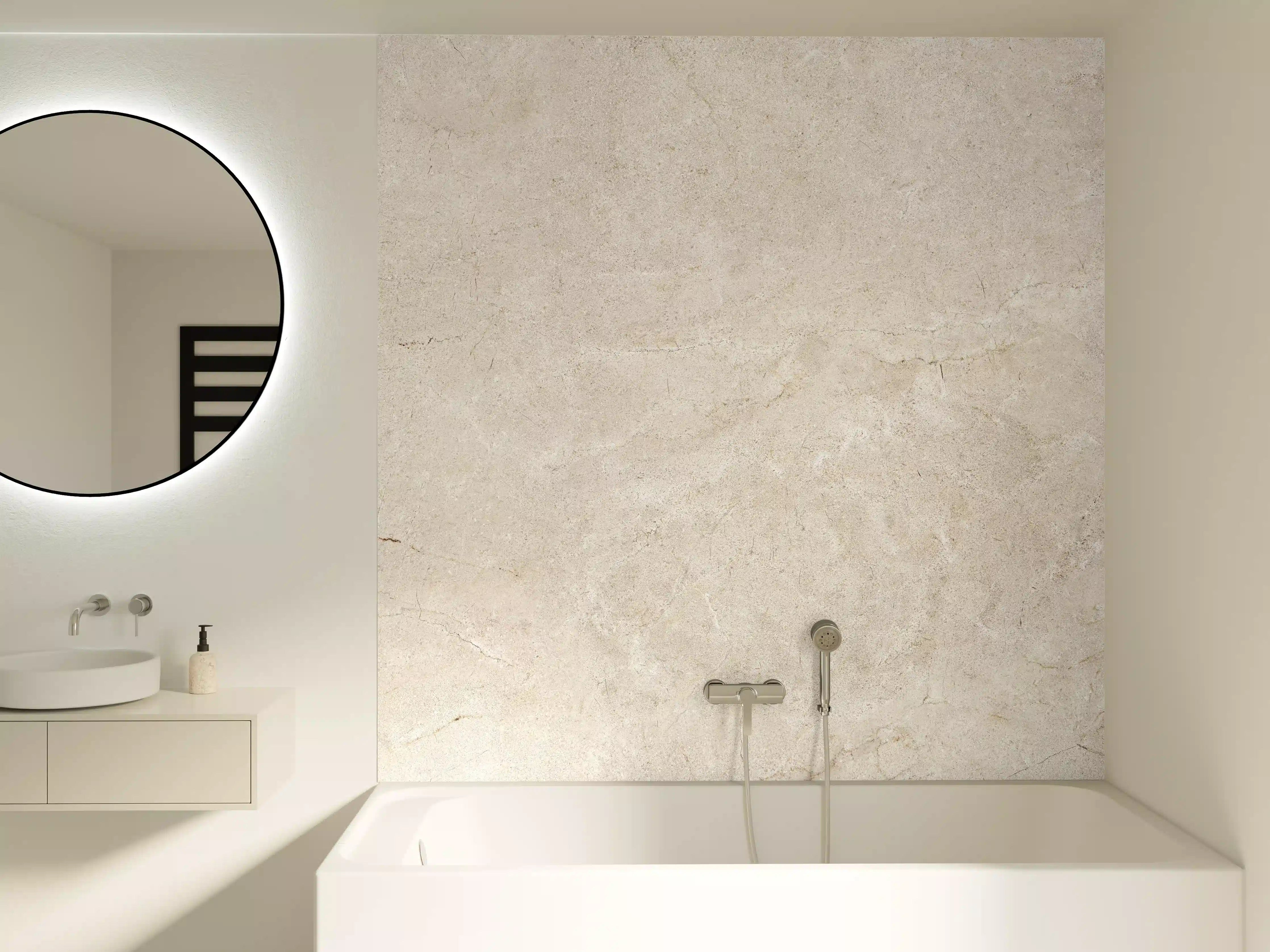 Badewannen-Rückwand - Grauer Marmor auf steinigem Hintergrund