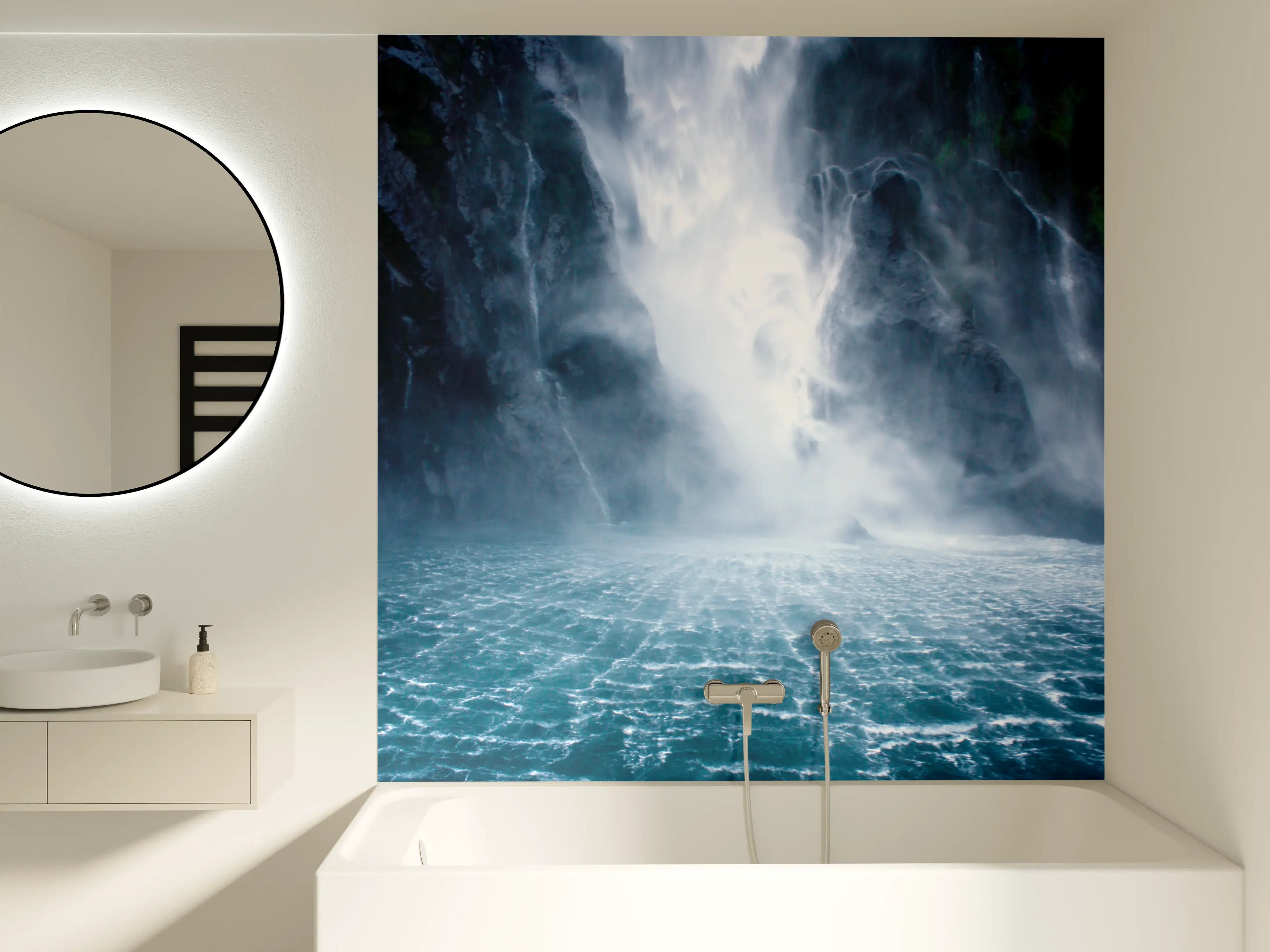 Badewannen-Rückwand - Grauer Wasserfall mit türkisfarbenem Glanz