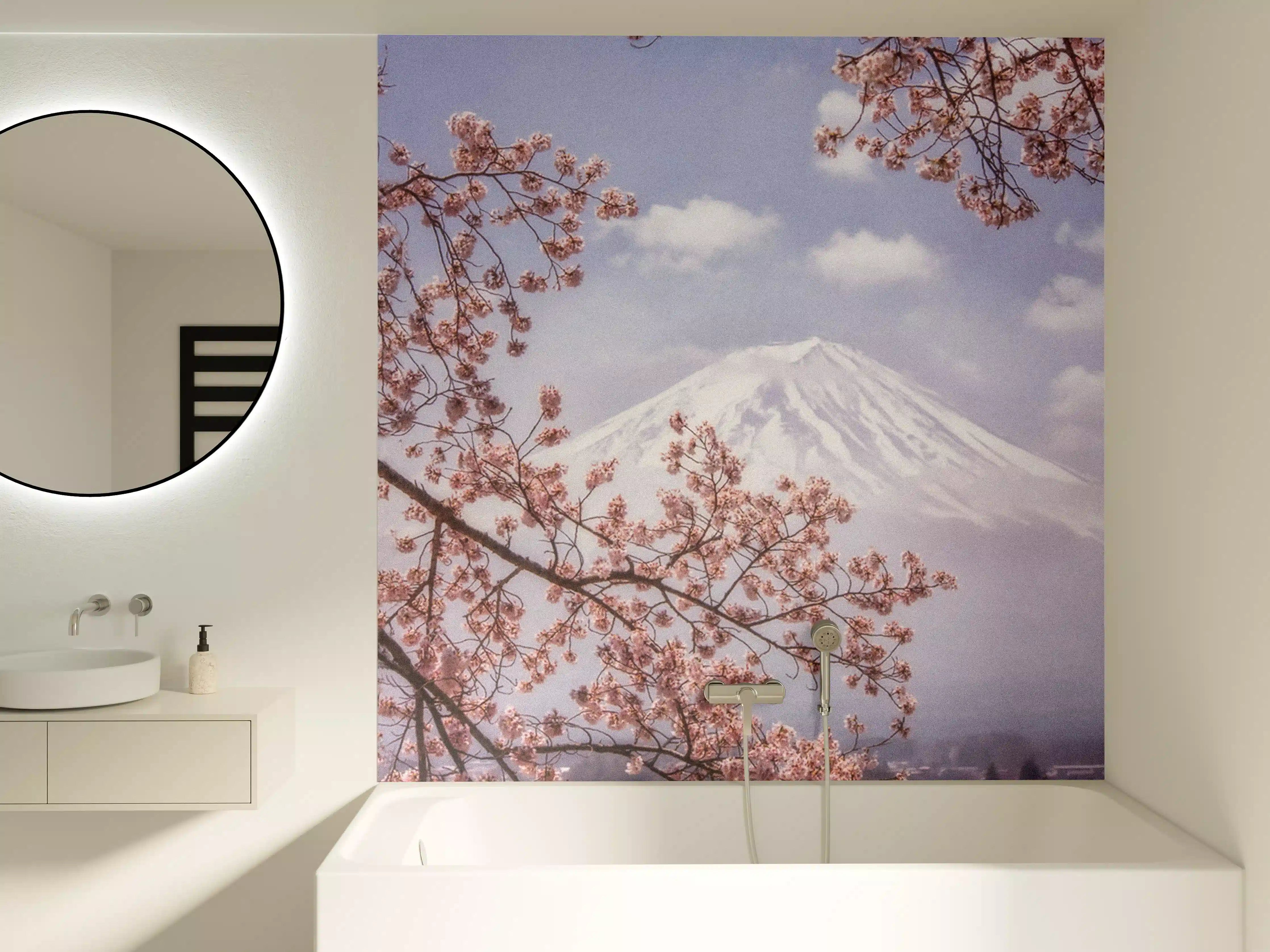 Badewannen-Rückwand - Großer Berg hinter Kirchblüten - Japan