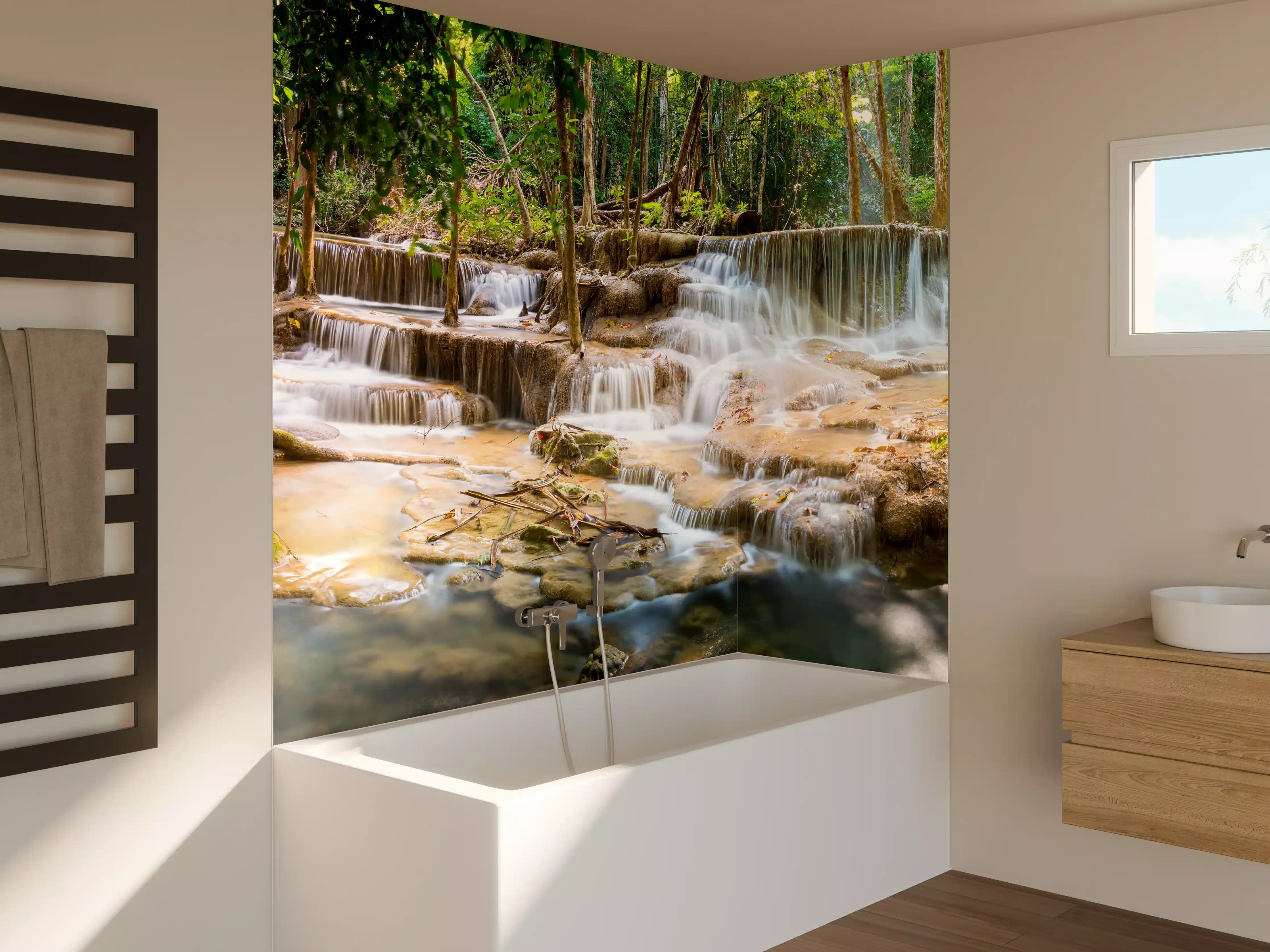 Badewannen-Rückwand - Grüner Wasserfall im Wald