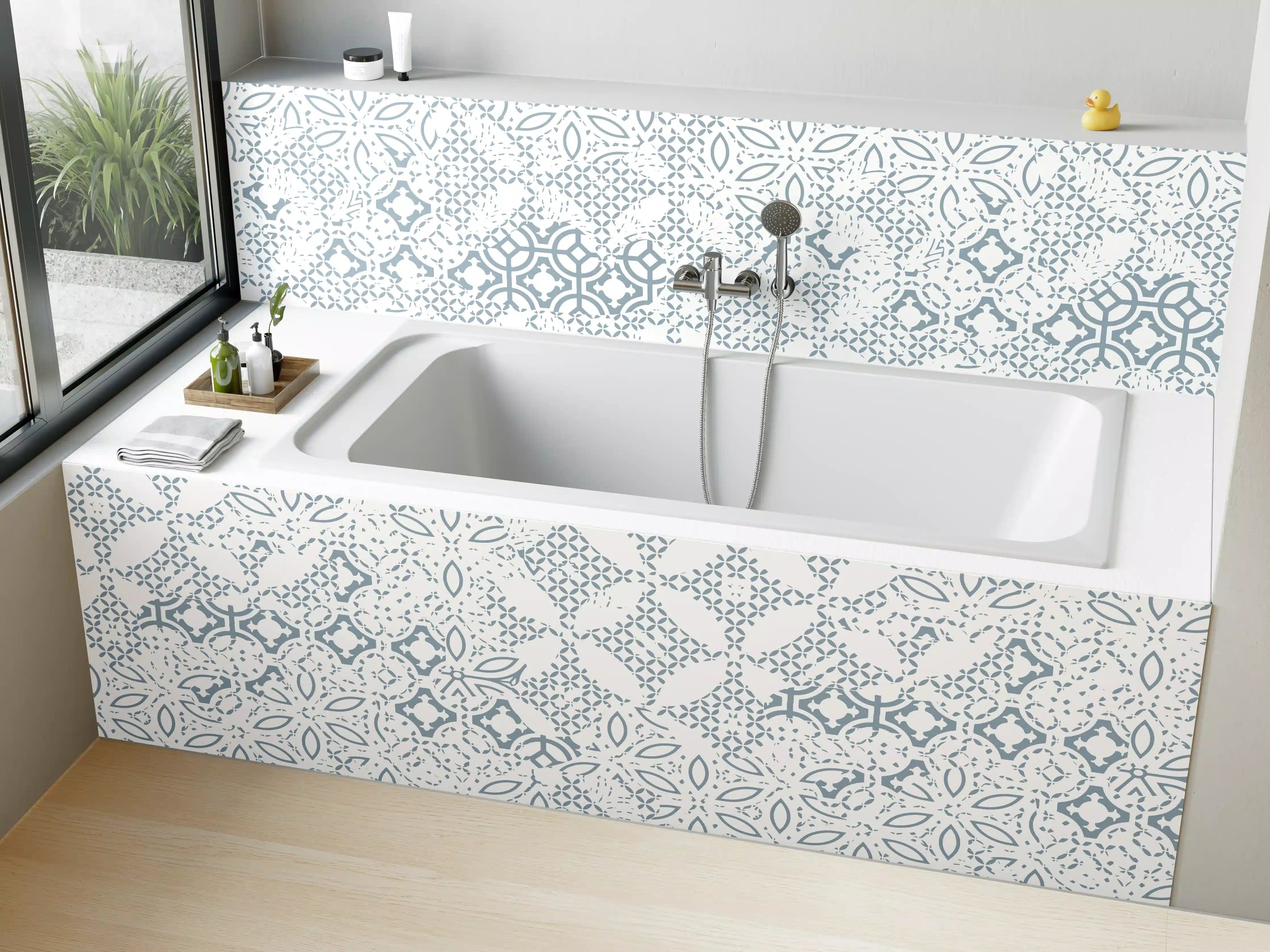 Badewannen-Rückwand - Helle, geometrische Fliesenmuster in Weiß und Grau