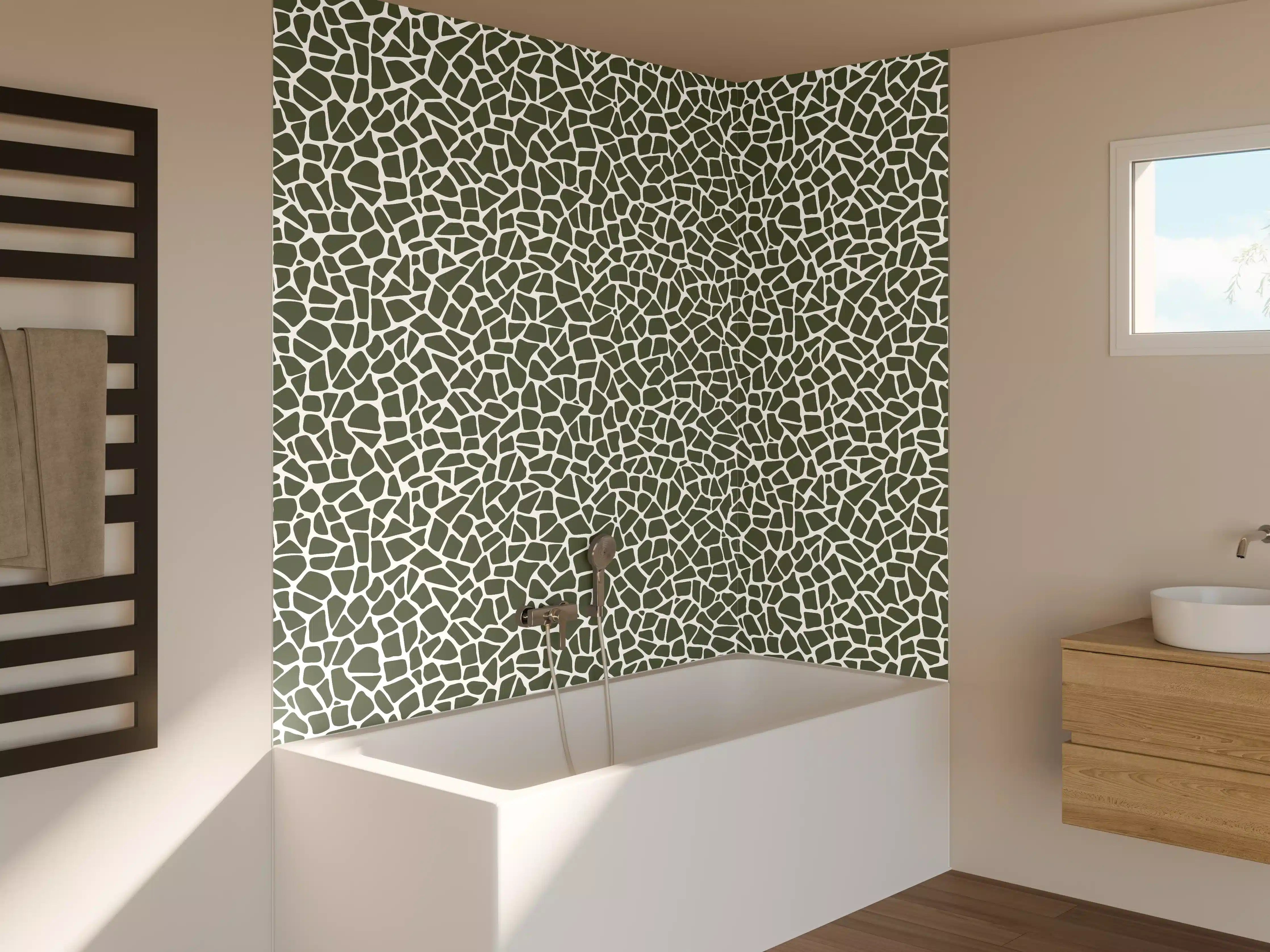 Badewannen-Rückwand - Helles Mosaikmuster in Grau und Weiß